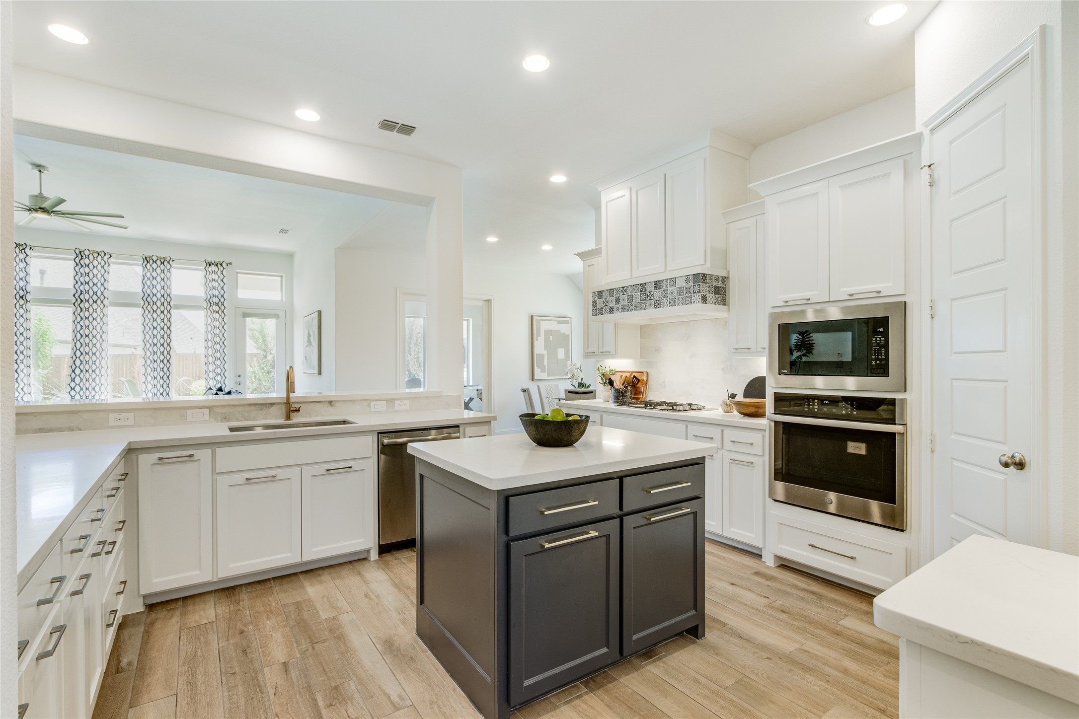 2406 Capitol Place