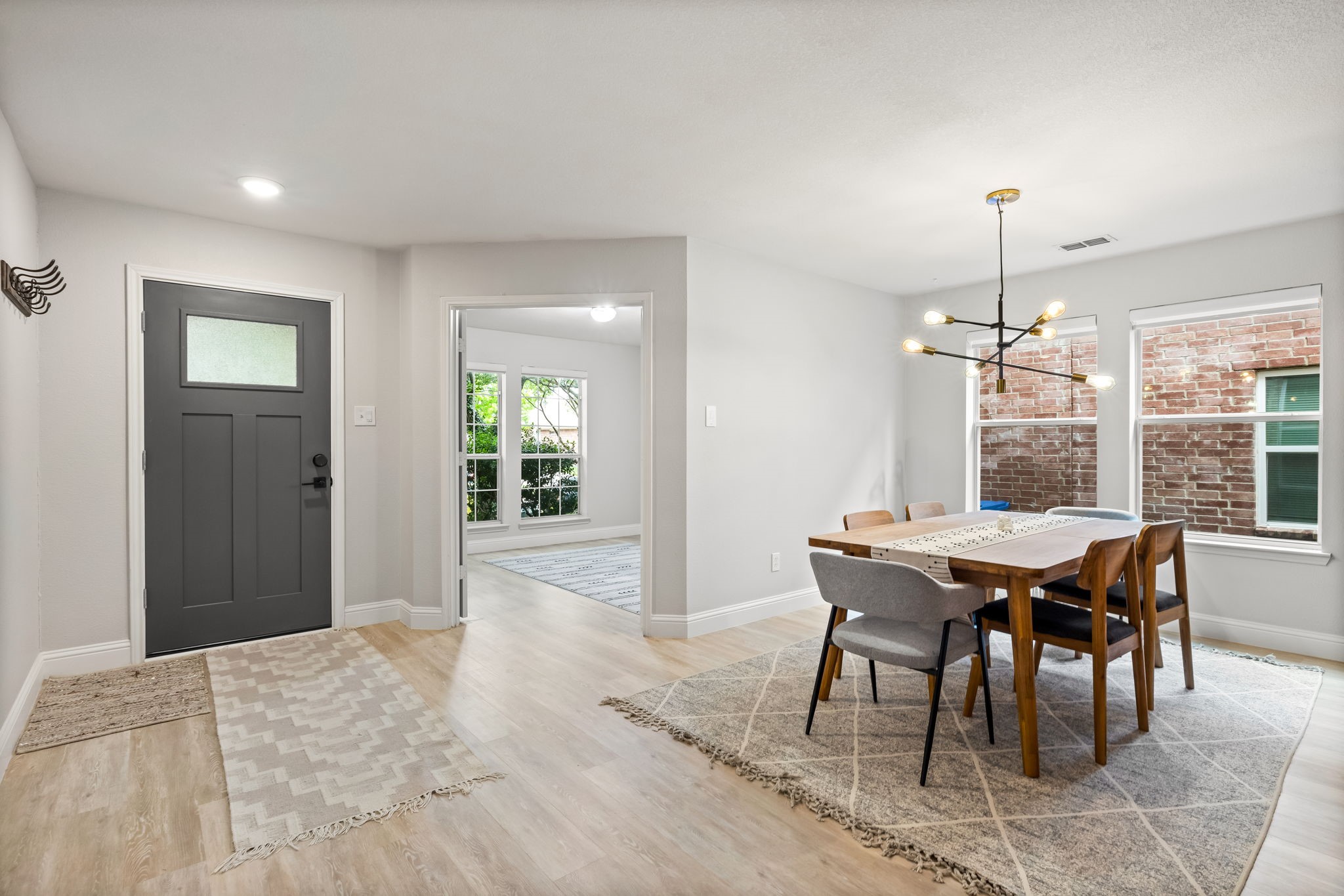 6005 Mariposa Drive