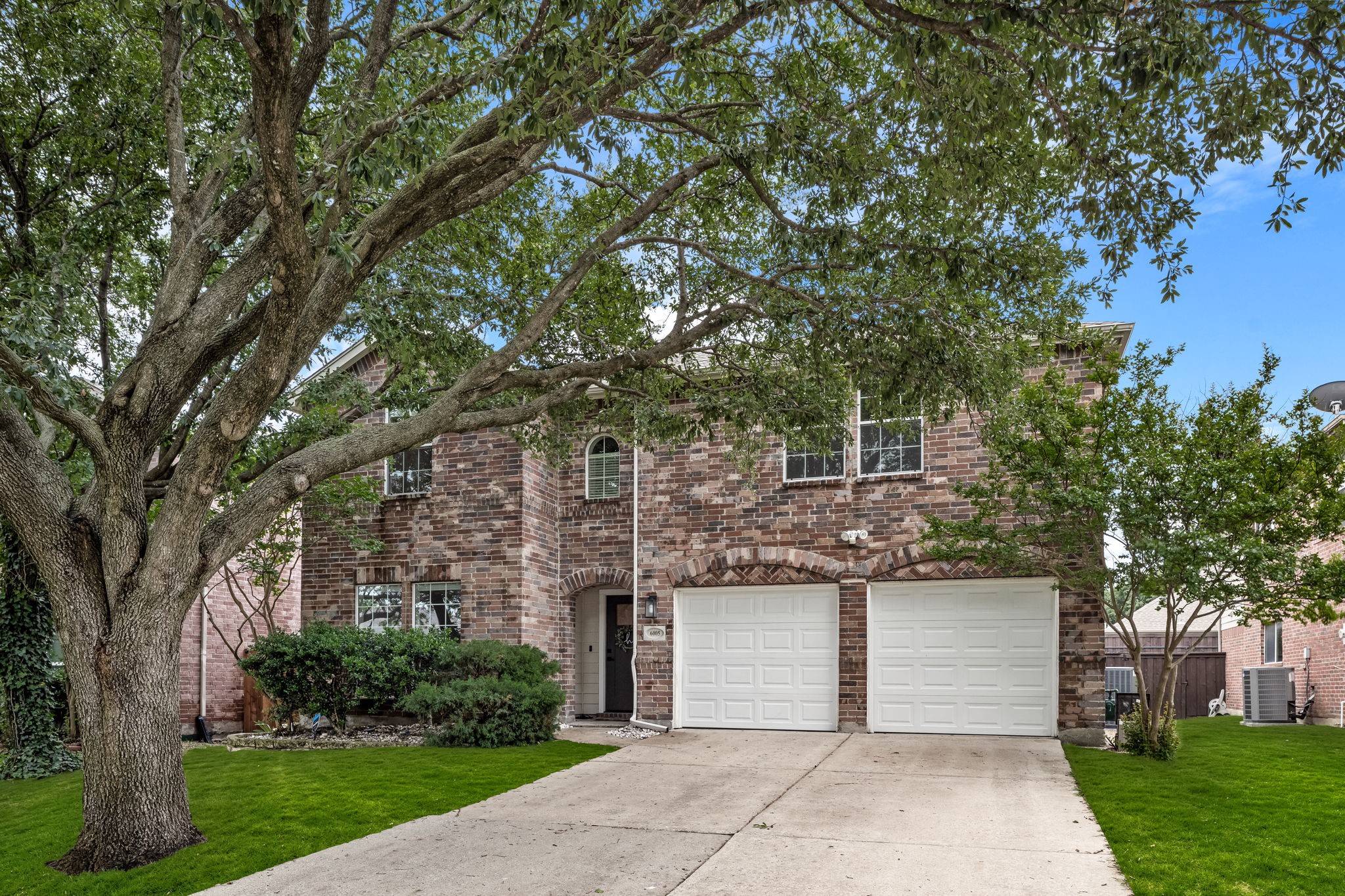 6005 Mariposa Drive