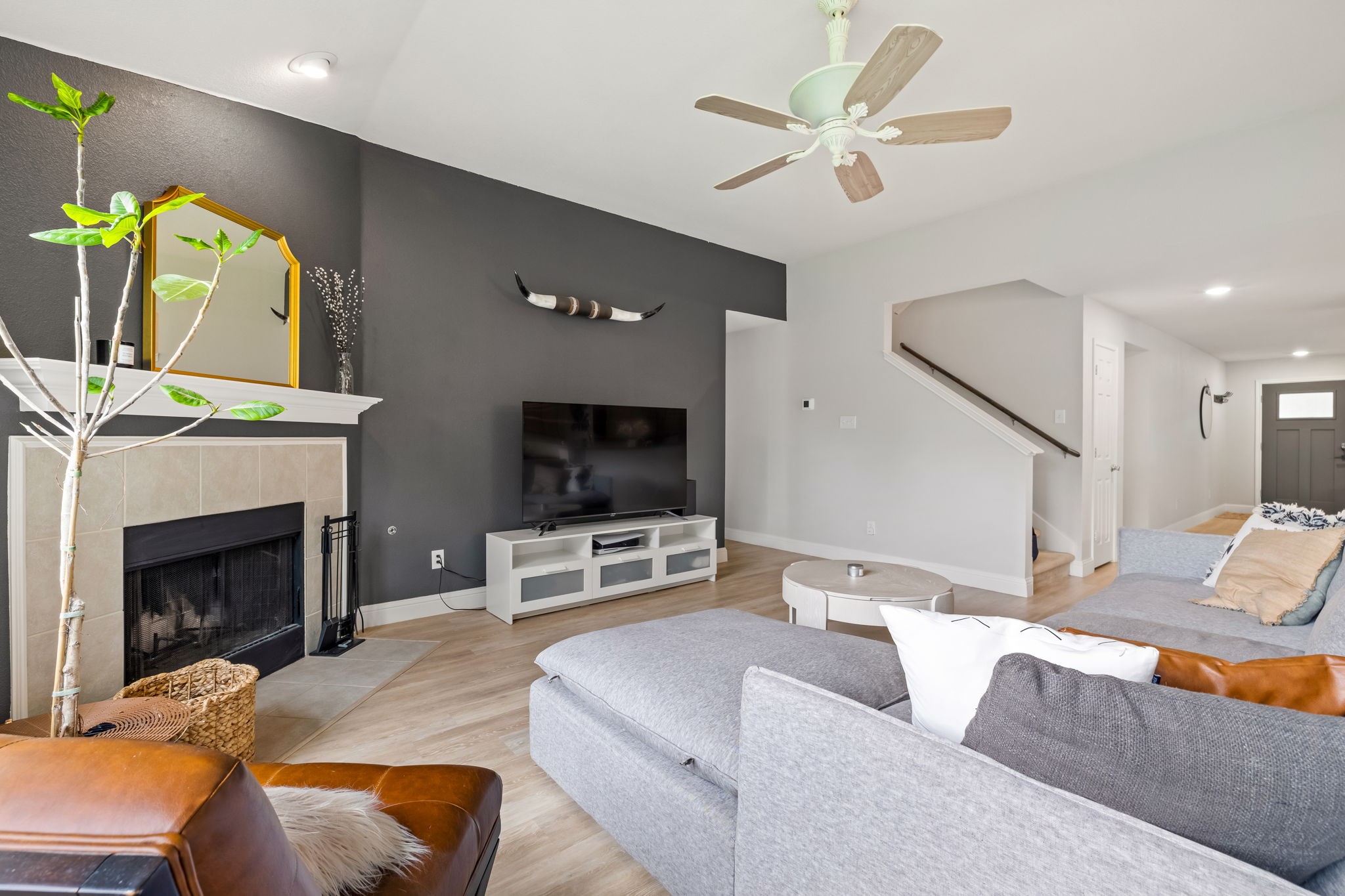 6005 Mariposa Drive