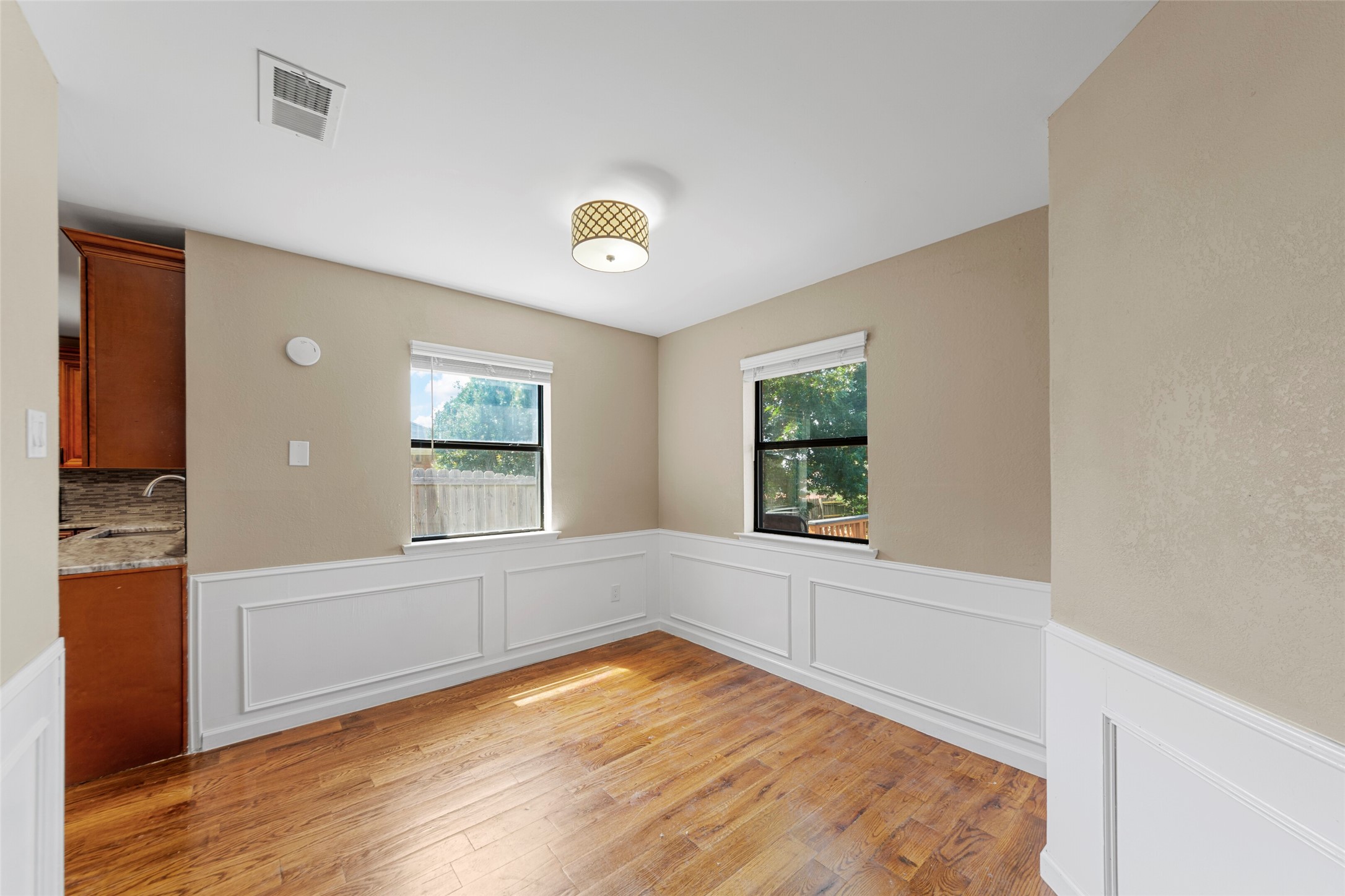 307 E 6th Street