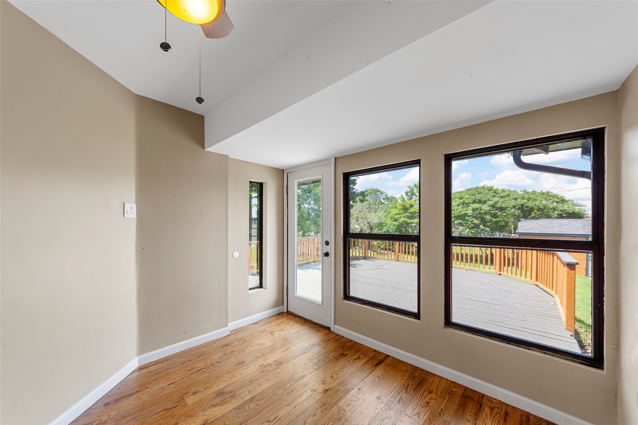 307 E 6th Street