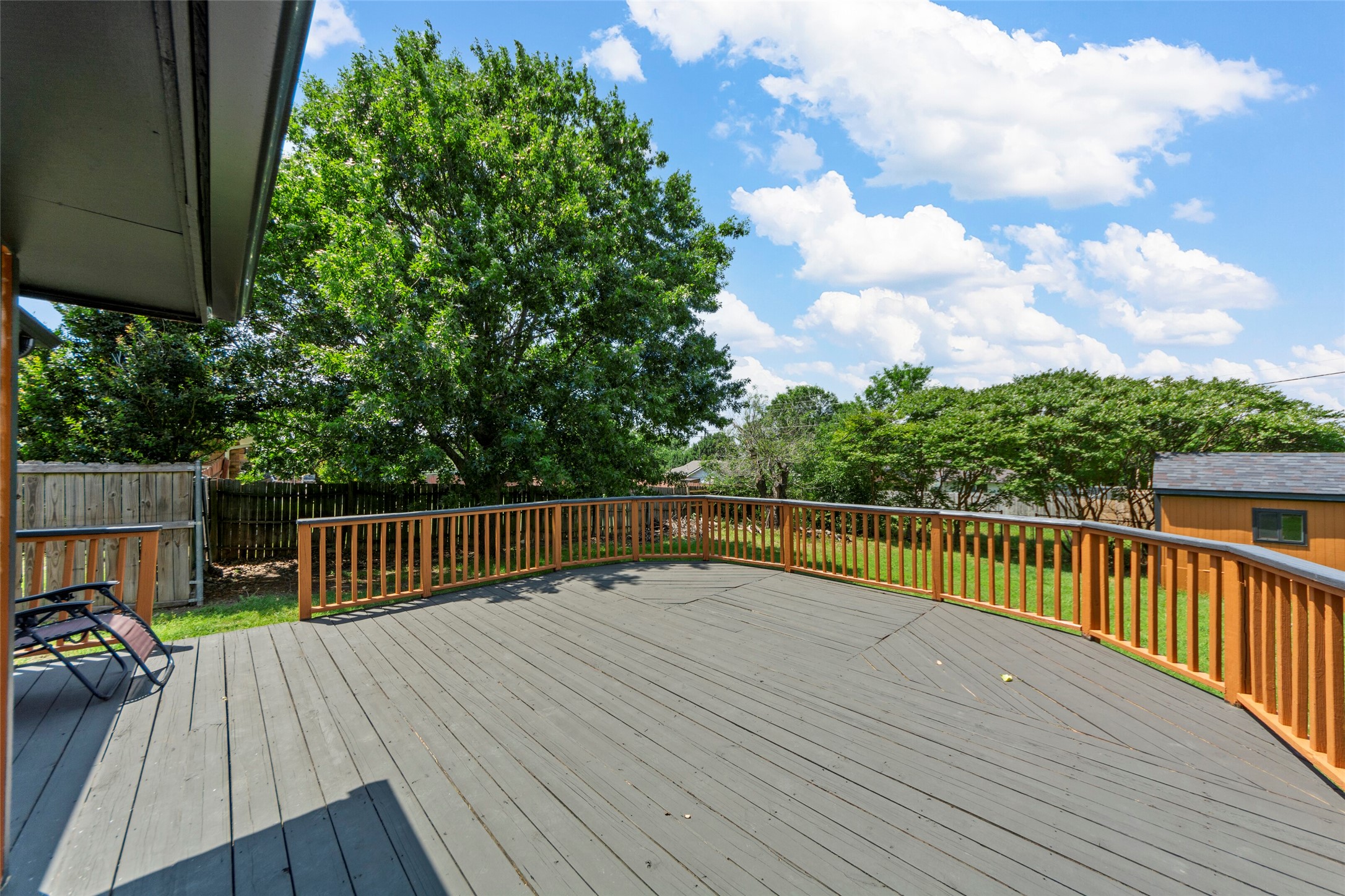 307 E 6th Street