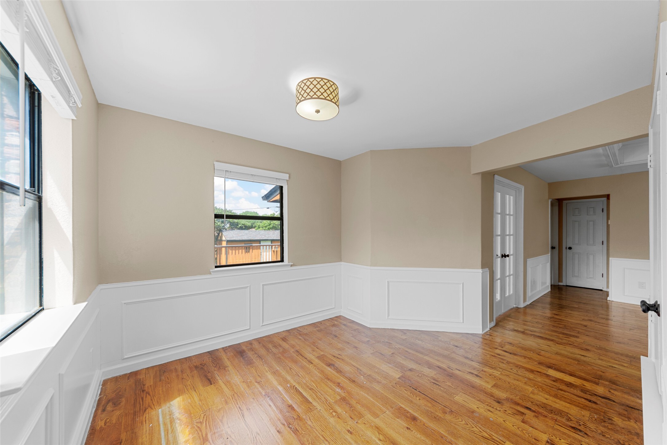 307 E 6th Street