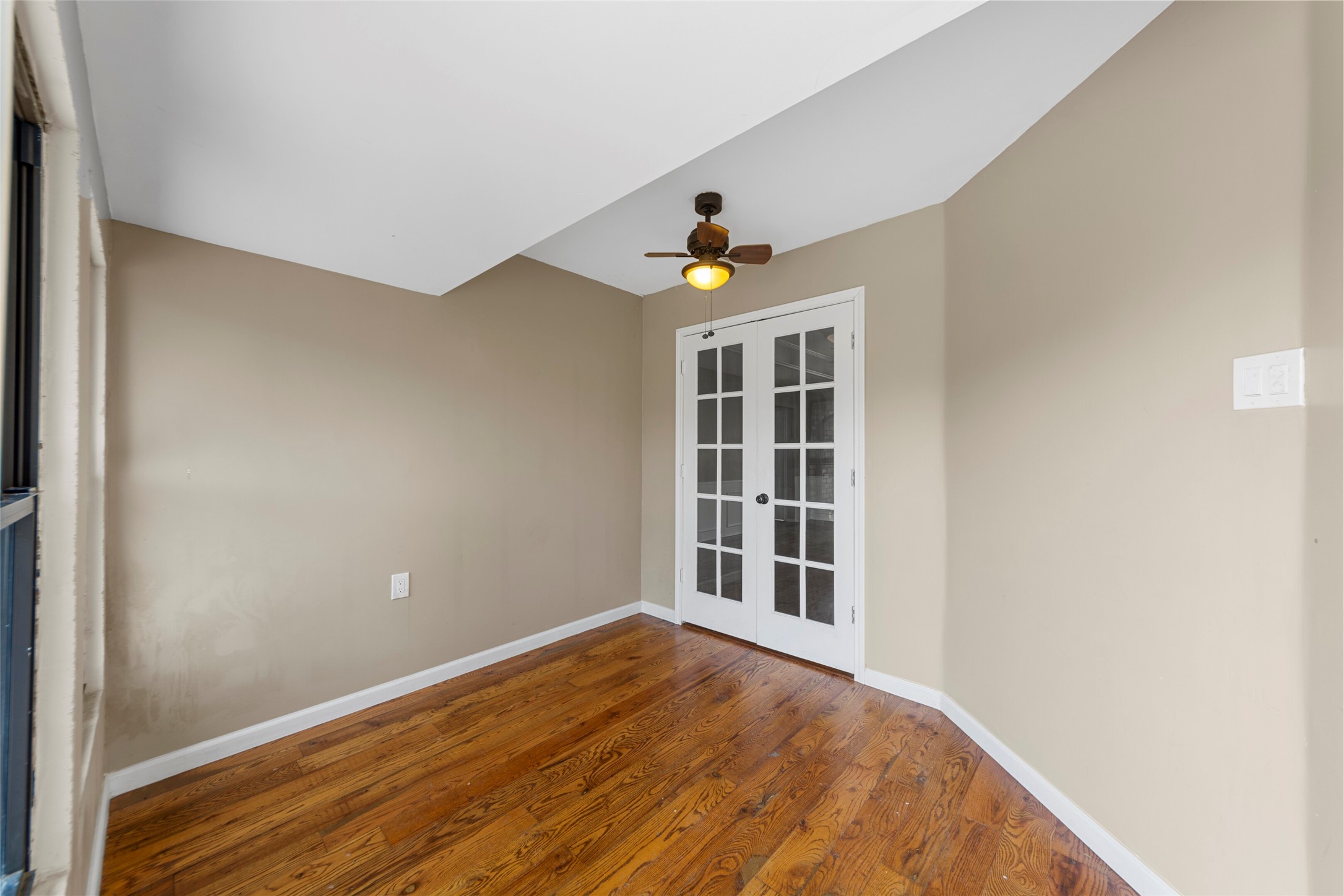 307 E 6th Street