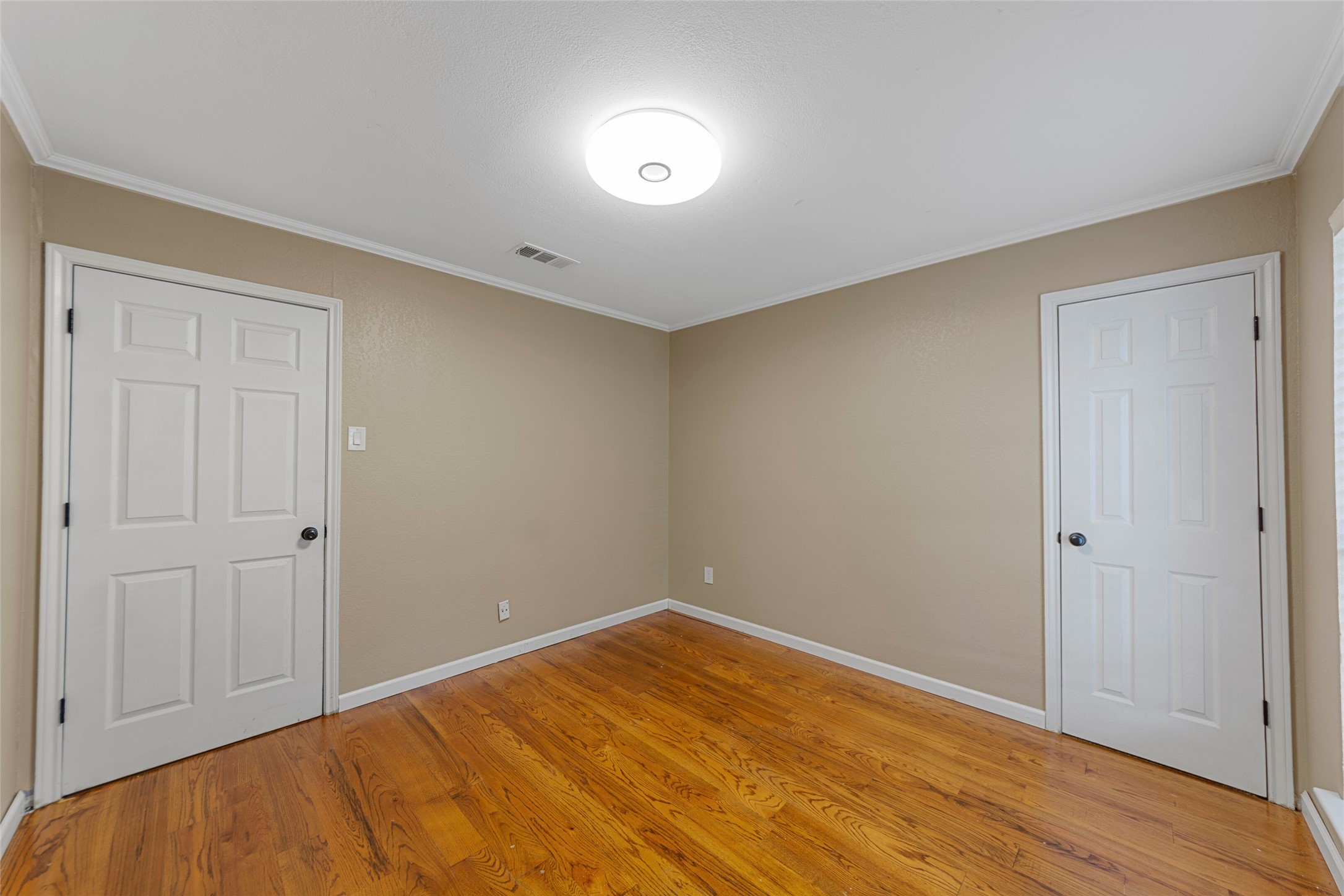307 E 6th Street