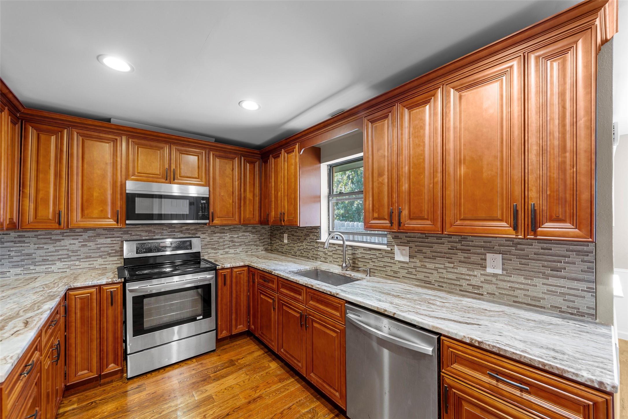 307 E 6th Street
