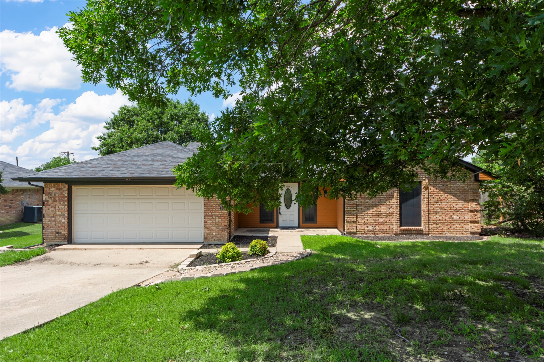 307 E 6th Street
