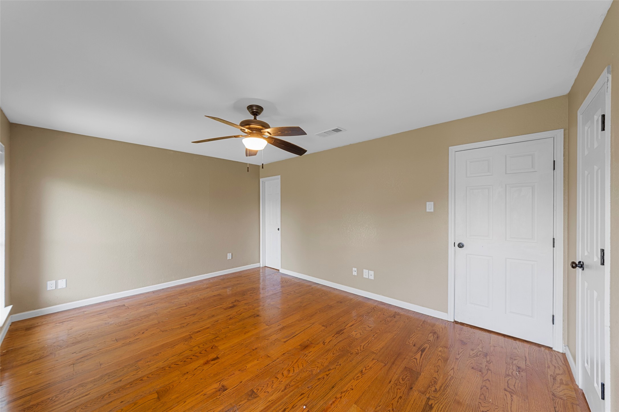 307 E 6th Street