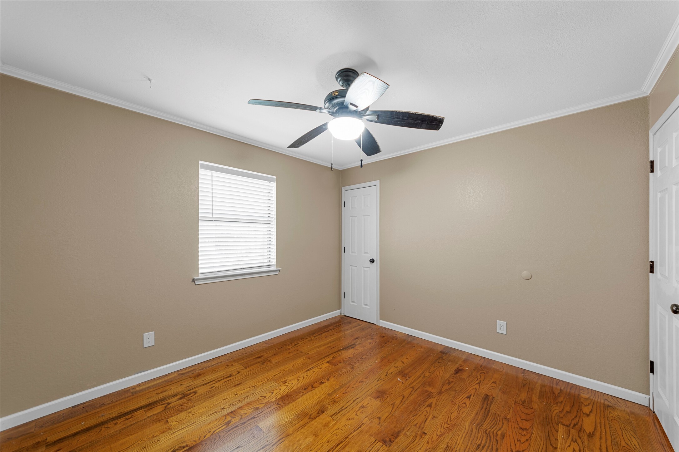 307 E 6th Street