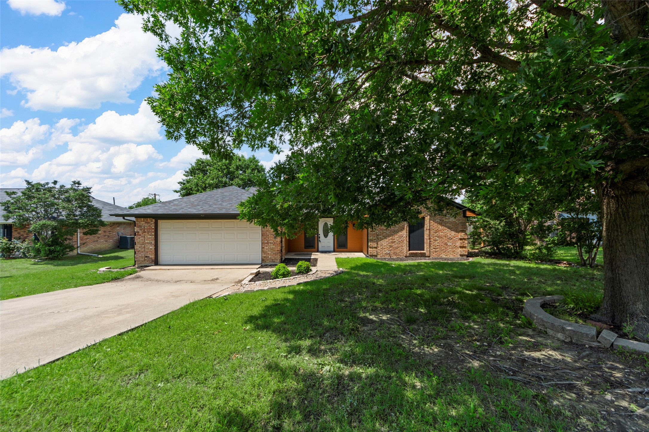 307 E 6th Street