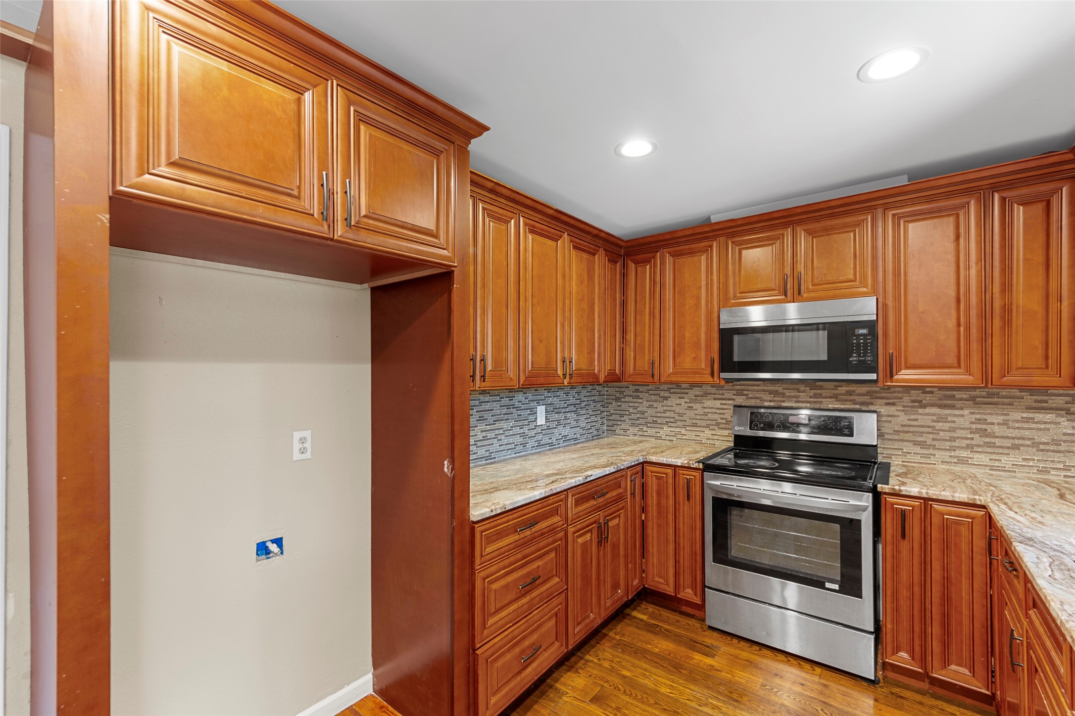 307 E 6th Street