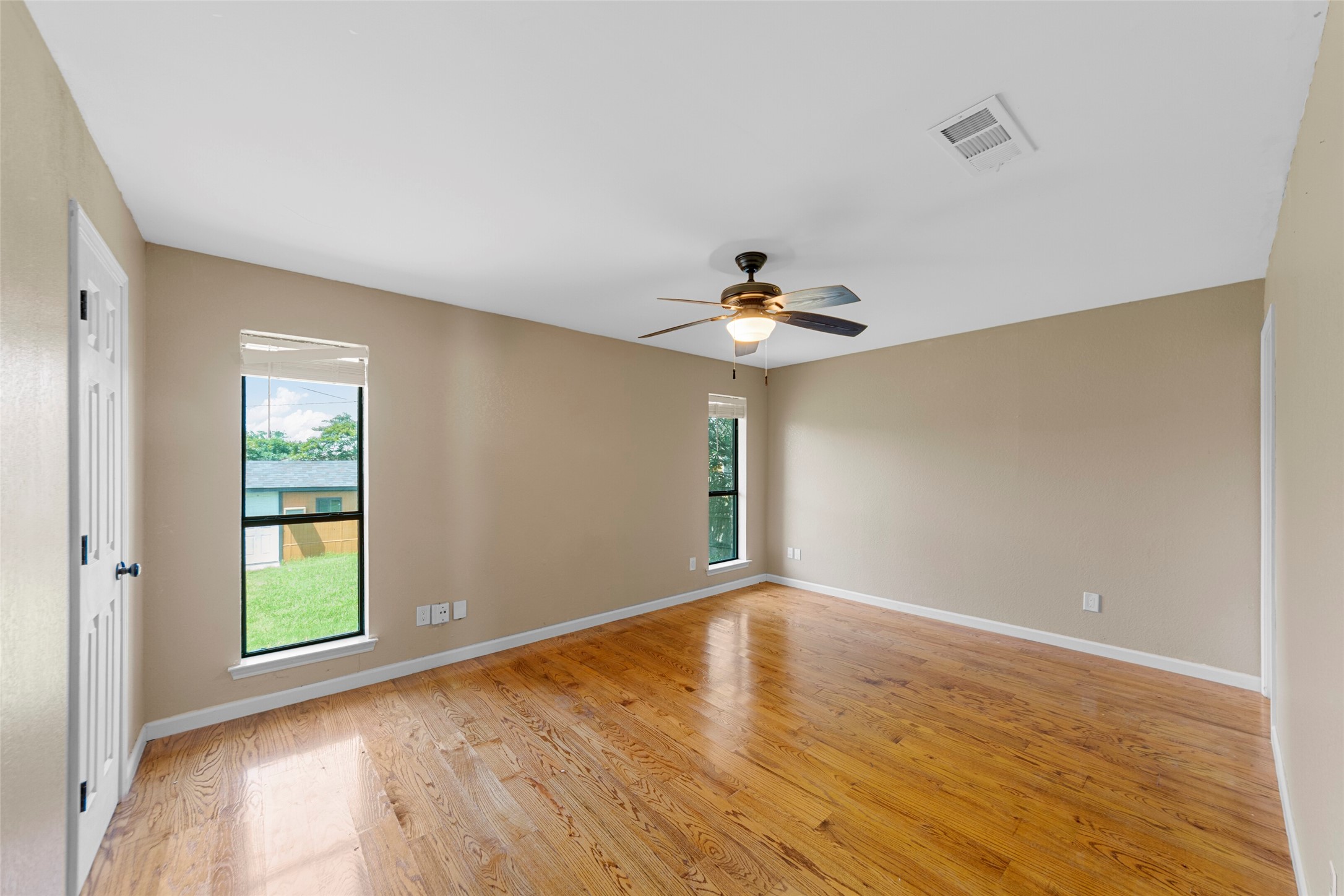 307 E 6th Street