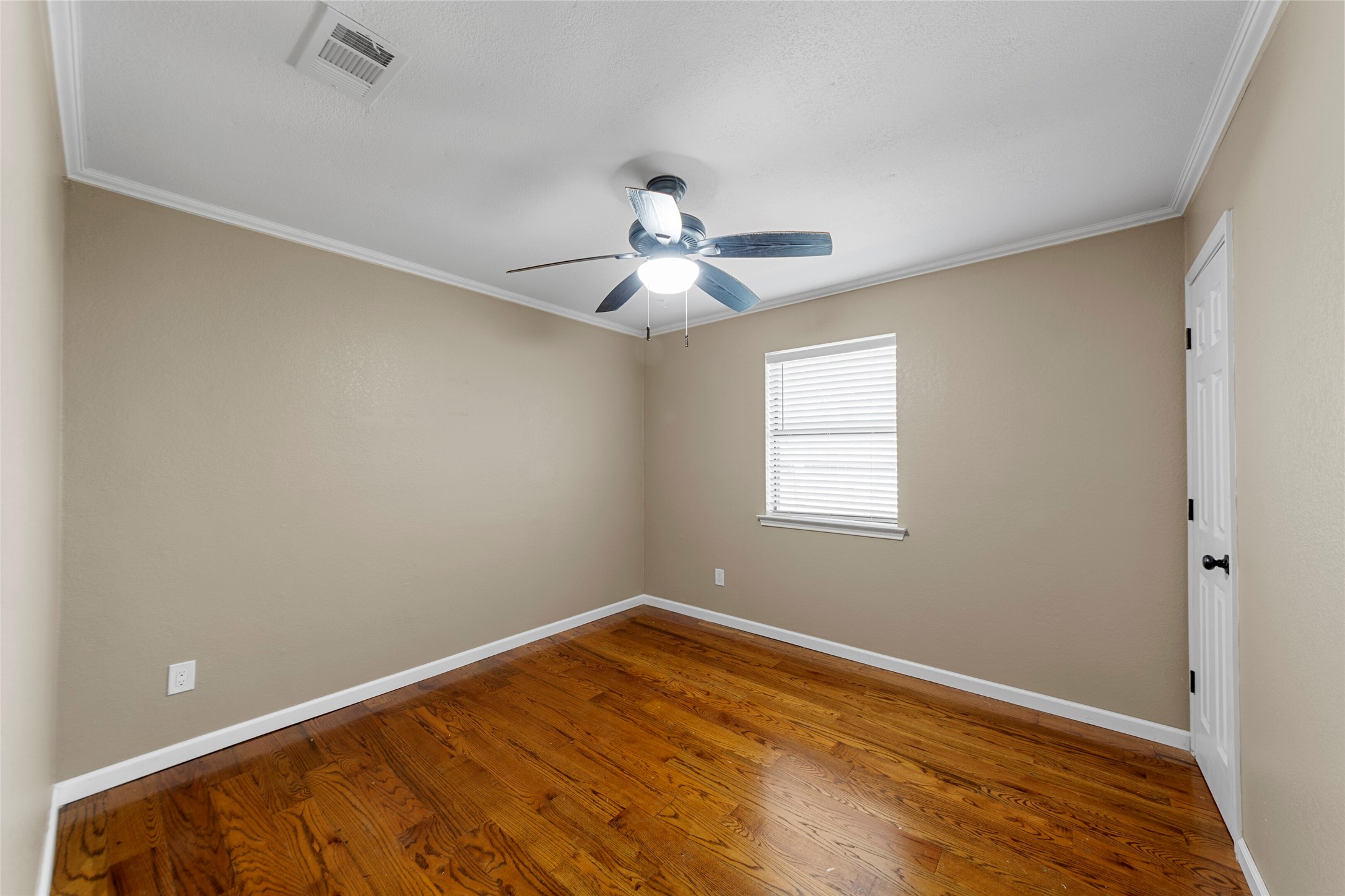 307 E 6th Street