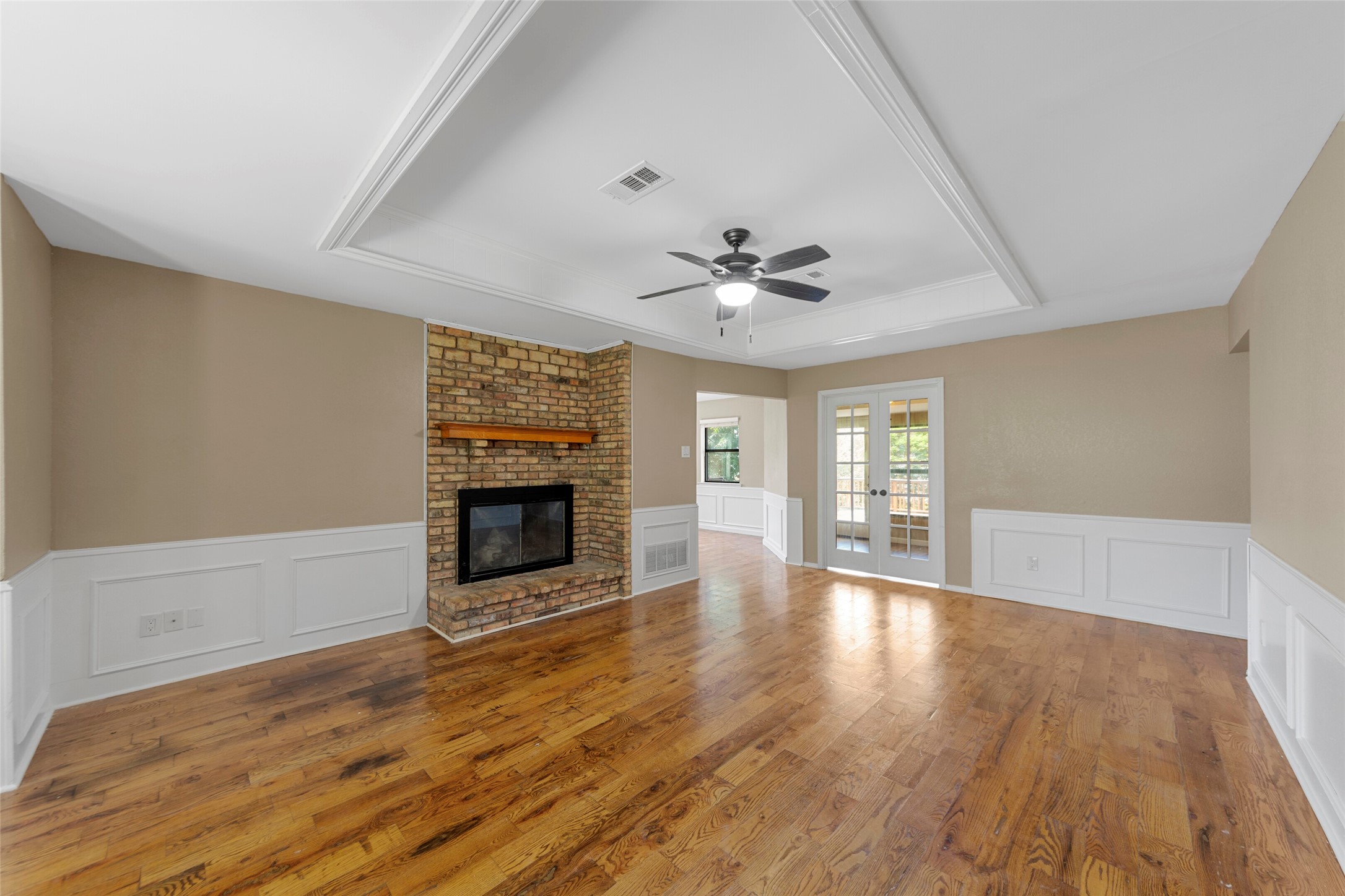 307 E 6th Street