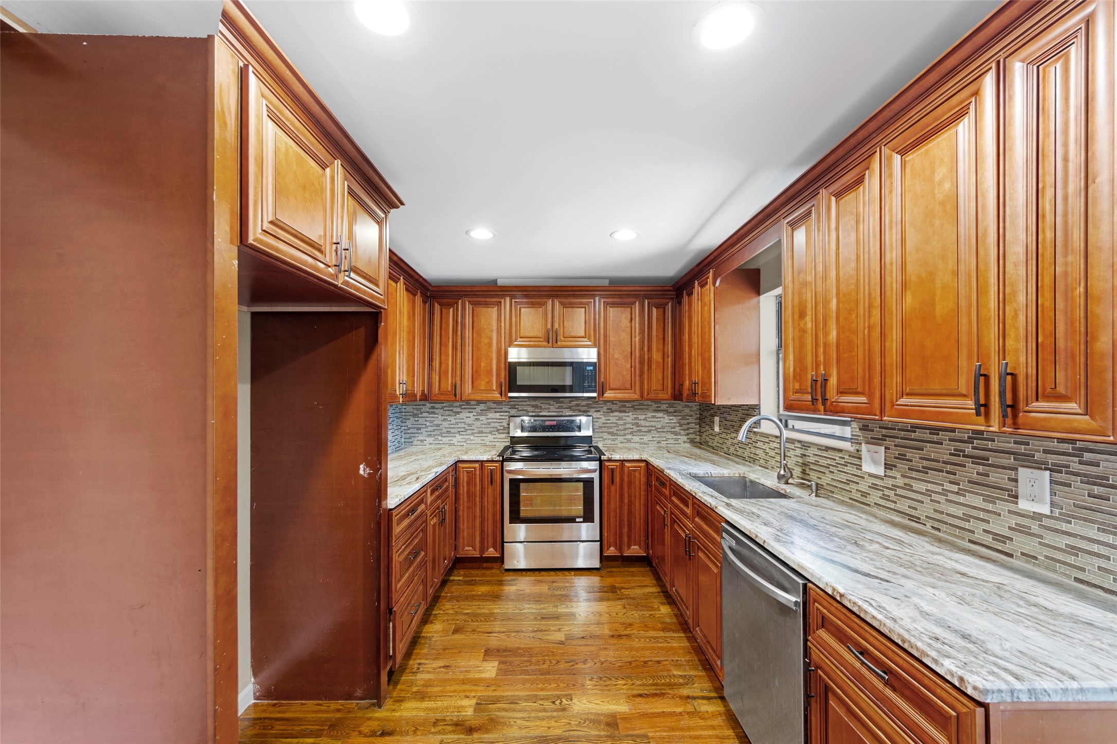 307 E 6th Street