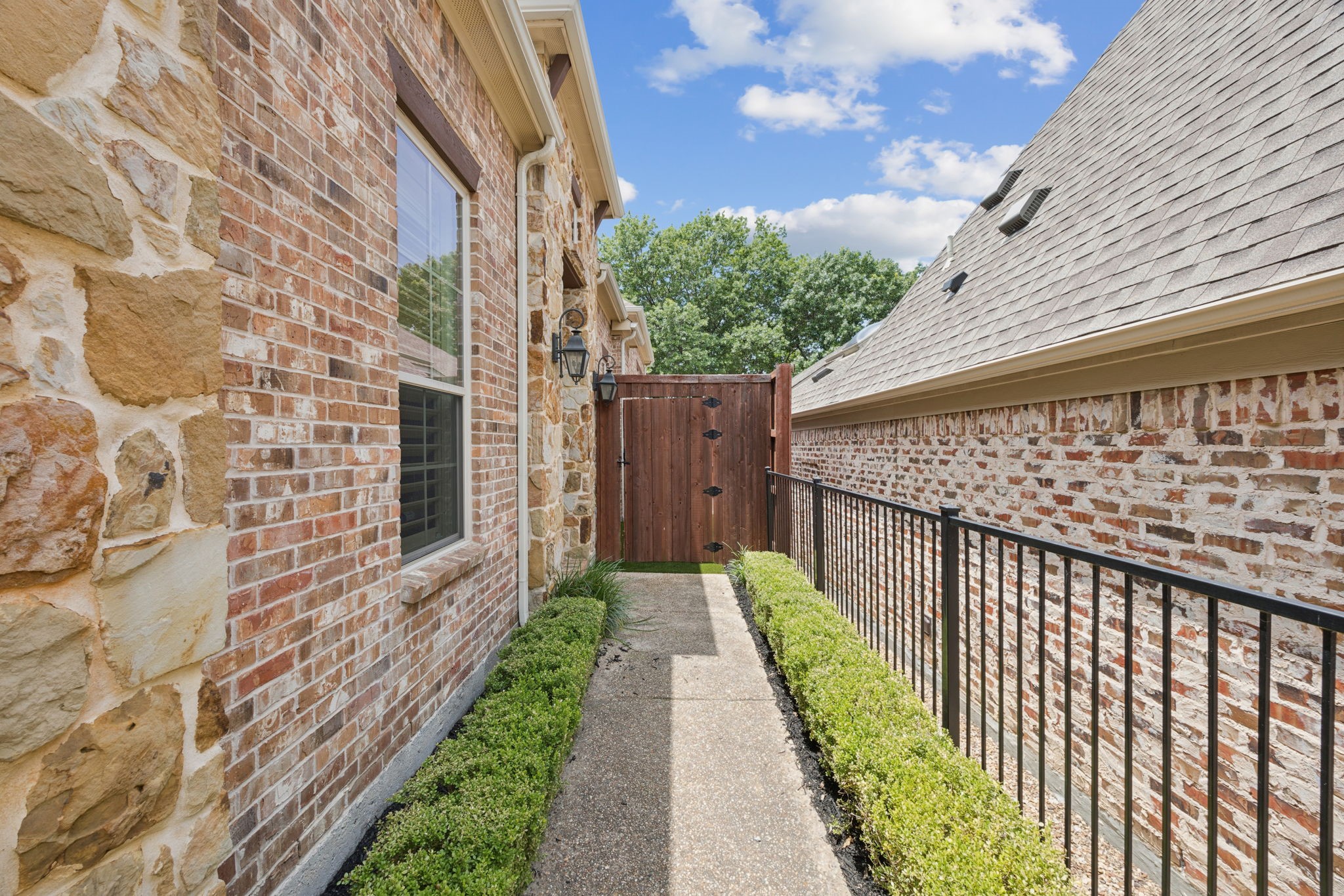 1667 Morris Lane