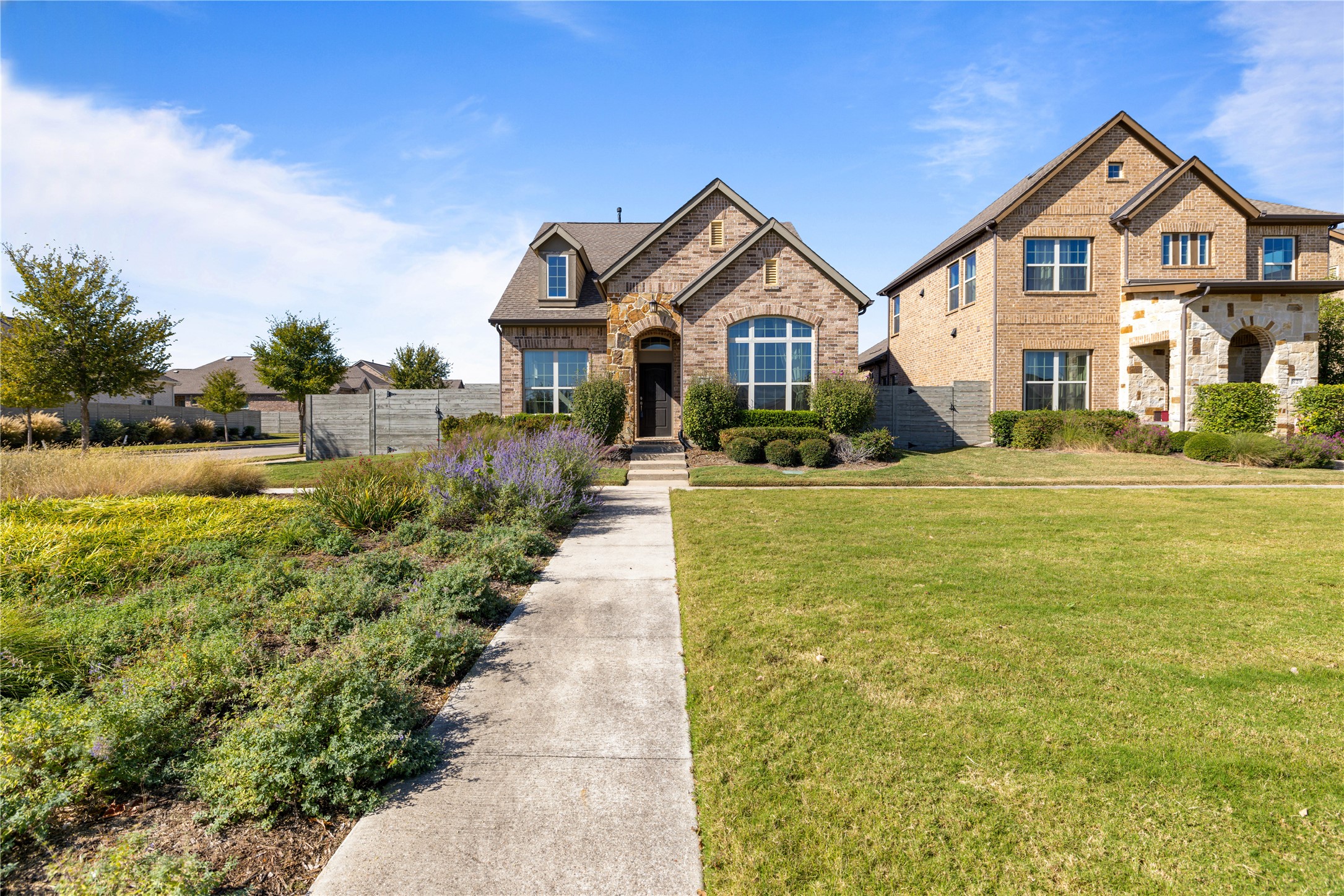 825 Parkside Drive