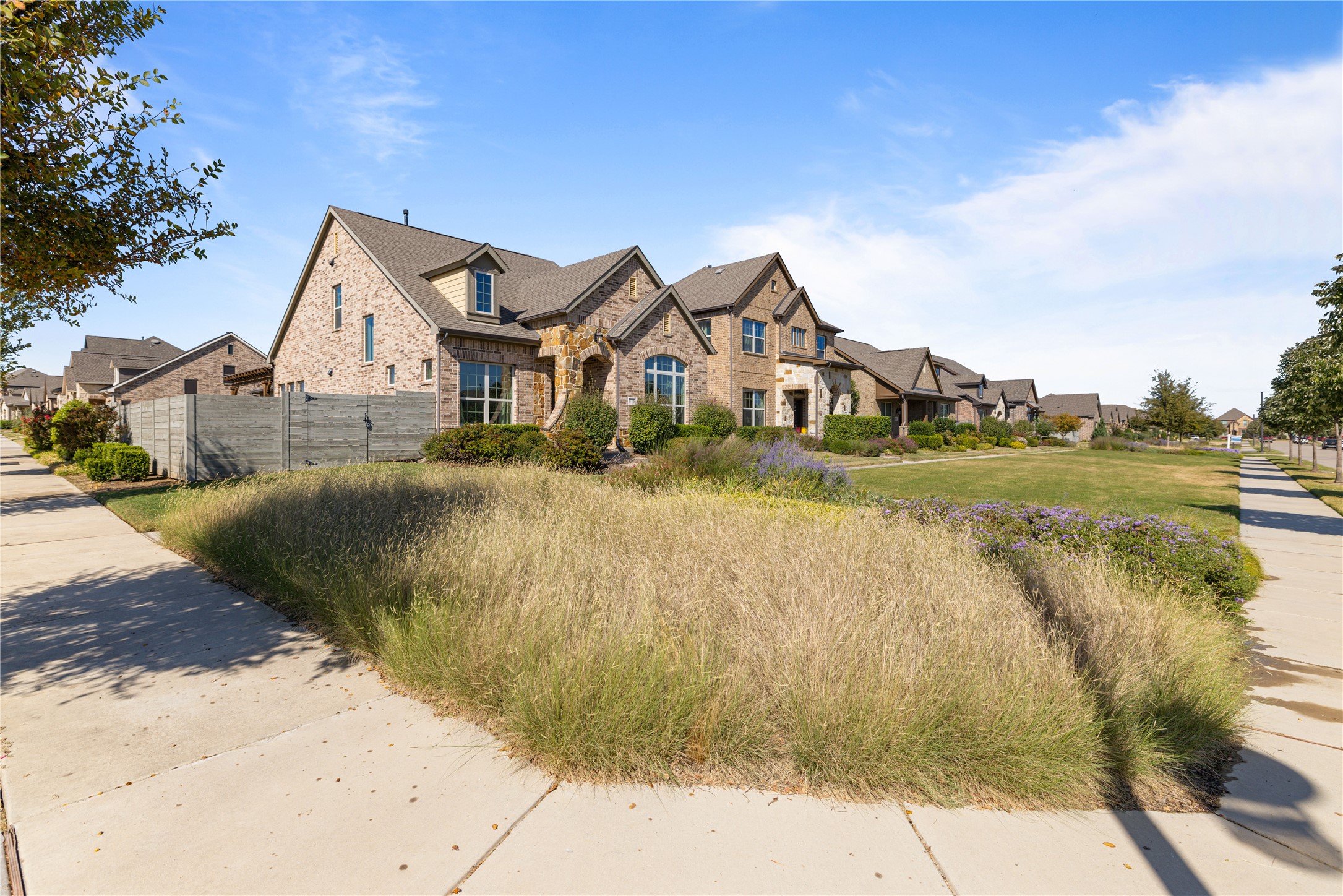 825 Parkside Drive