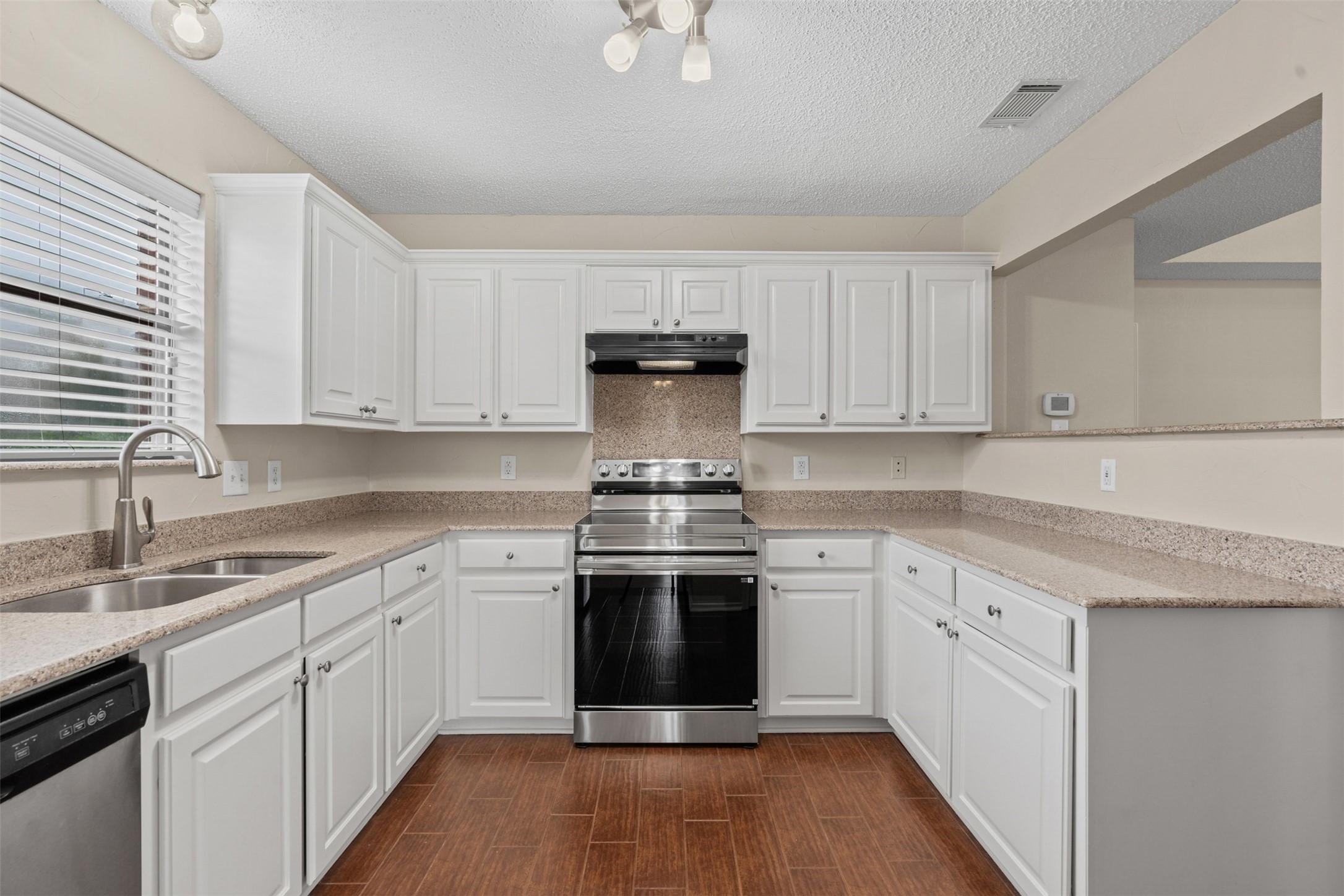 1404 Ranchview Court