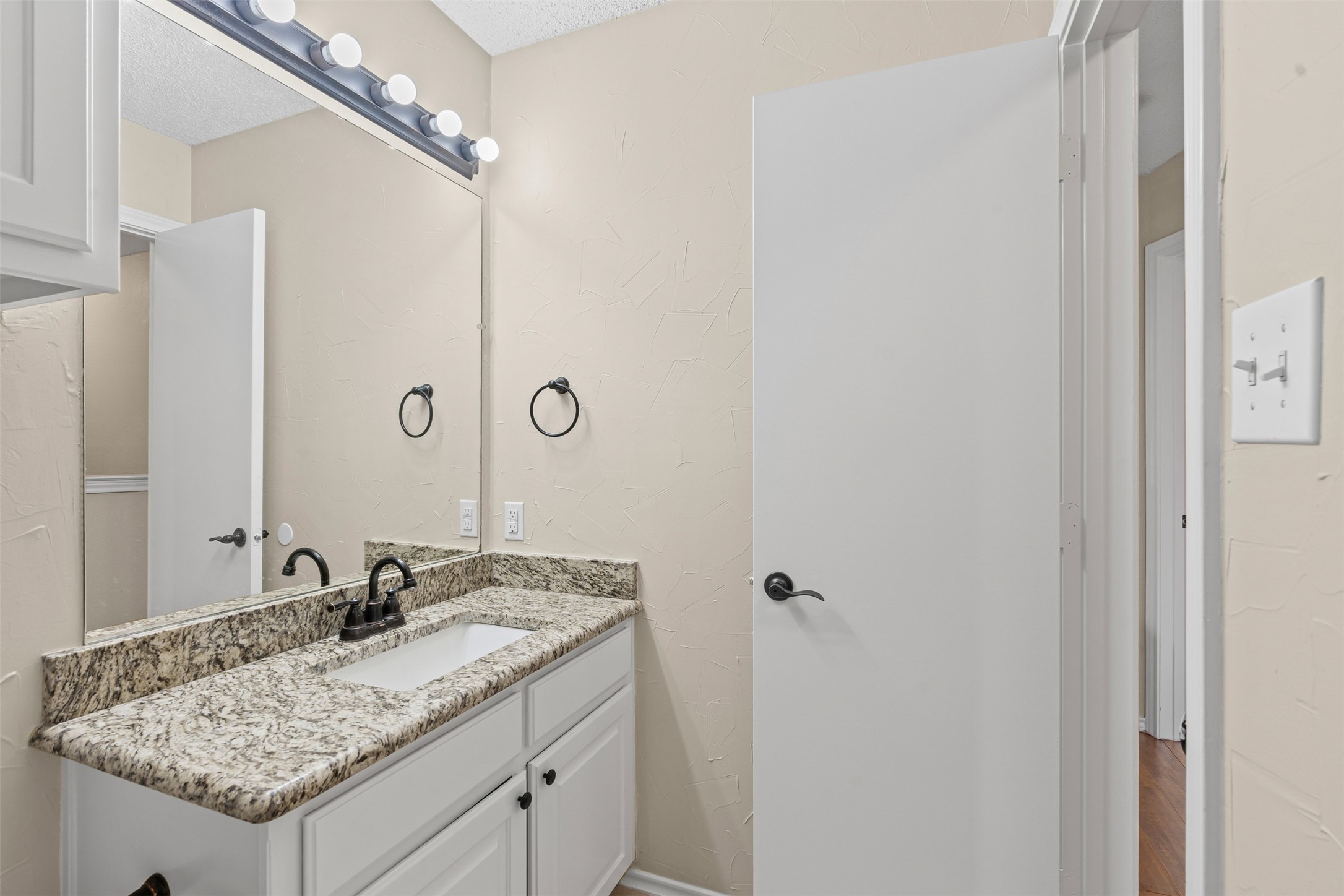 1404 Ranchview Court