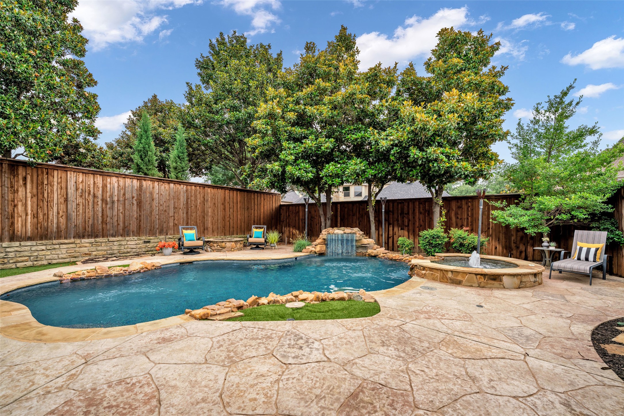 5085 Shoreline Drive