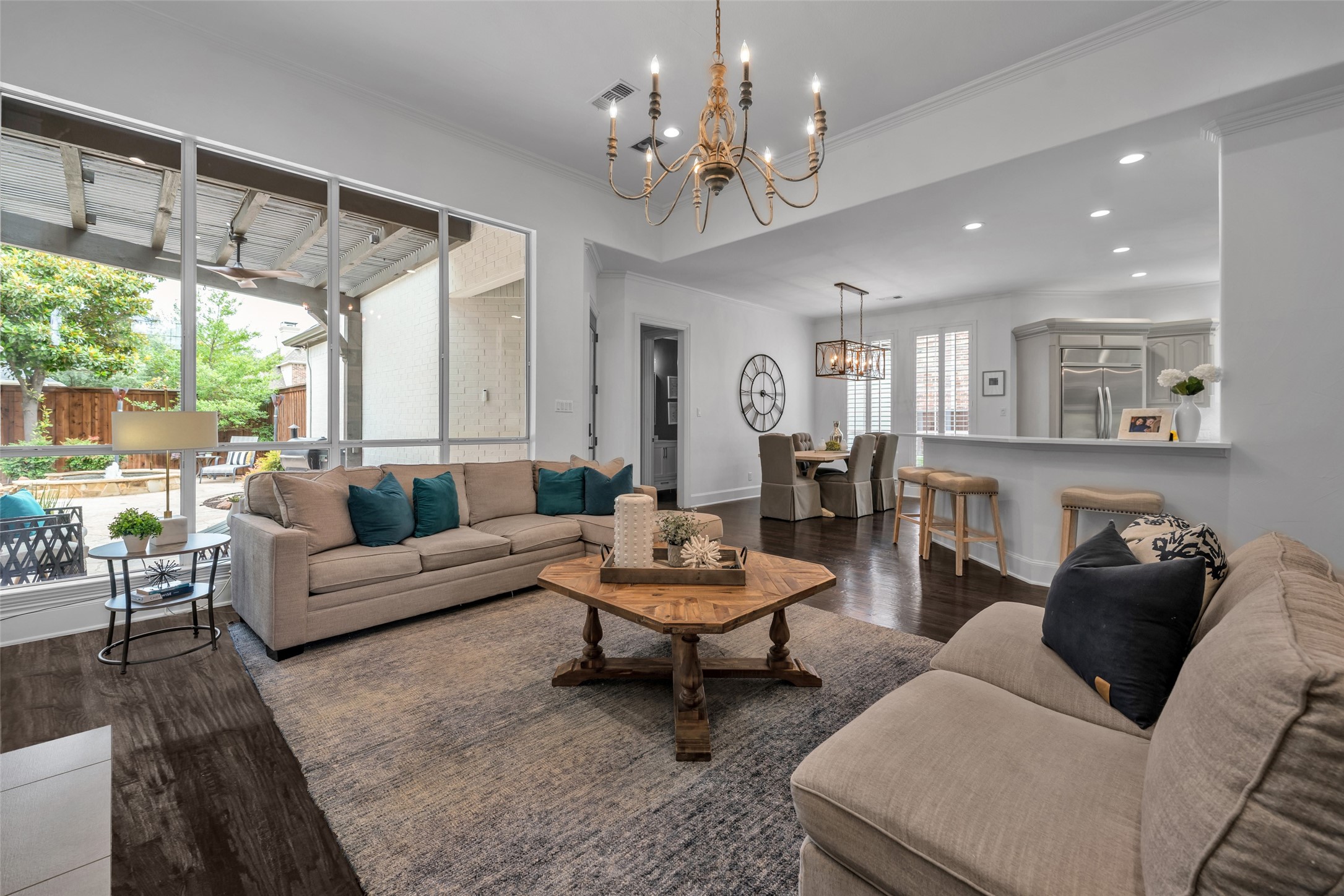 5085 Shoreline Drive
