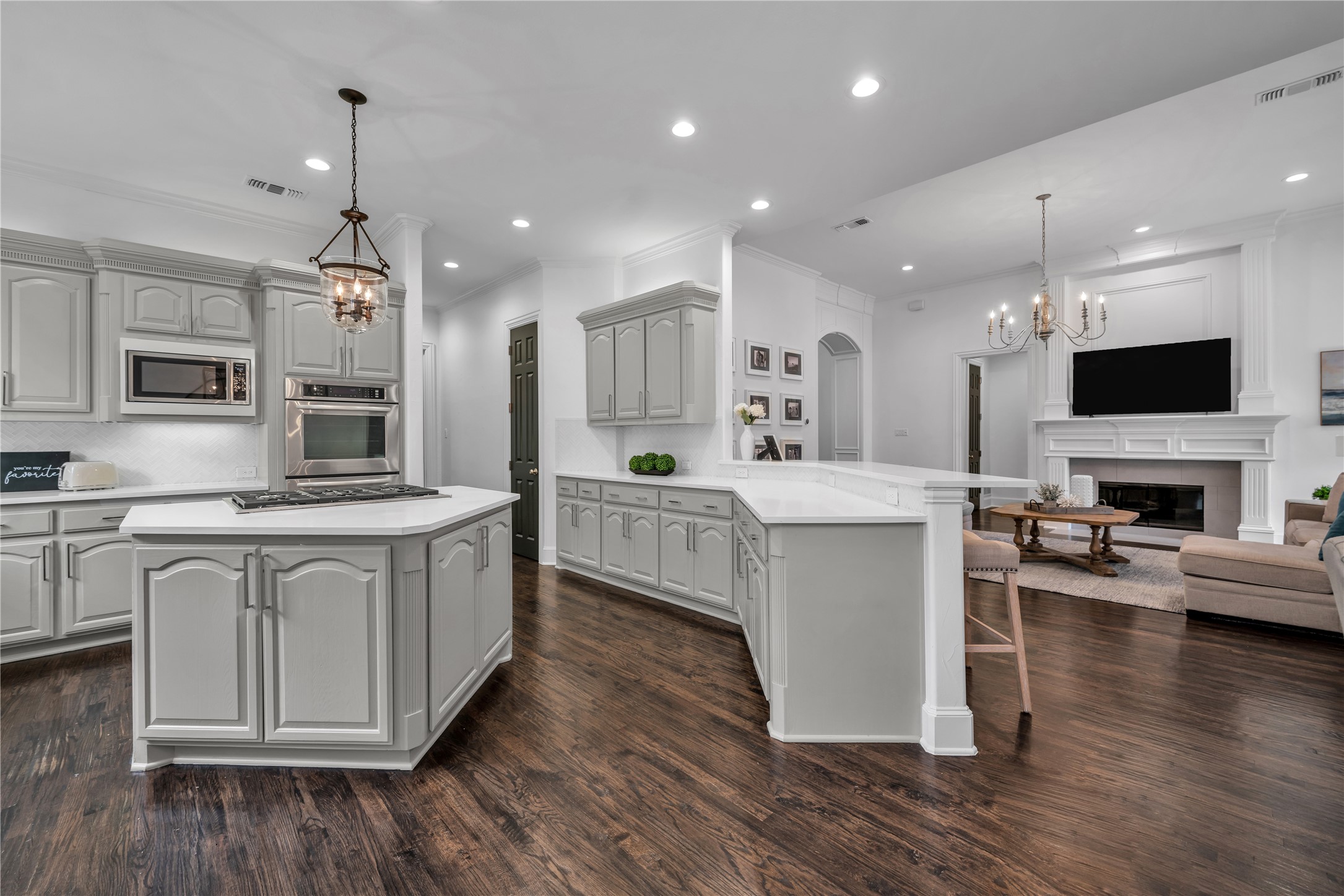 5085 Shoreline Drive