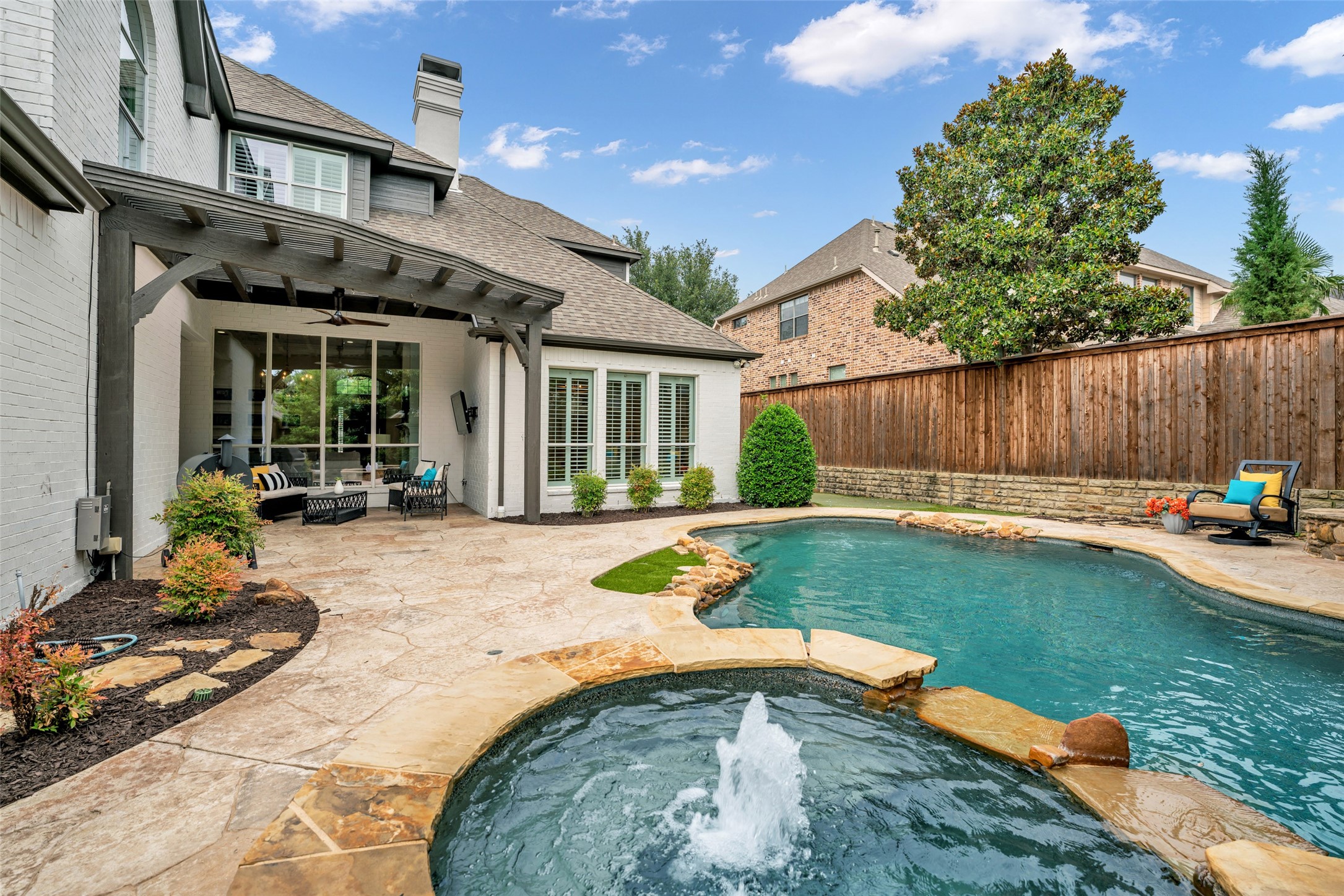 5085 Shoreline Drive
