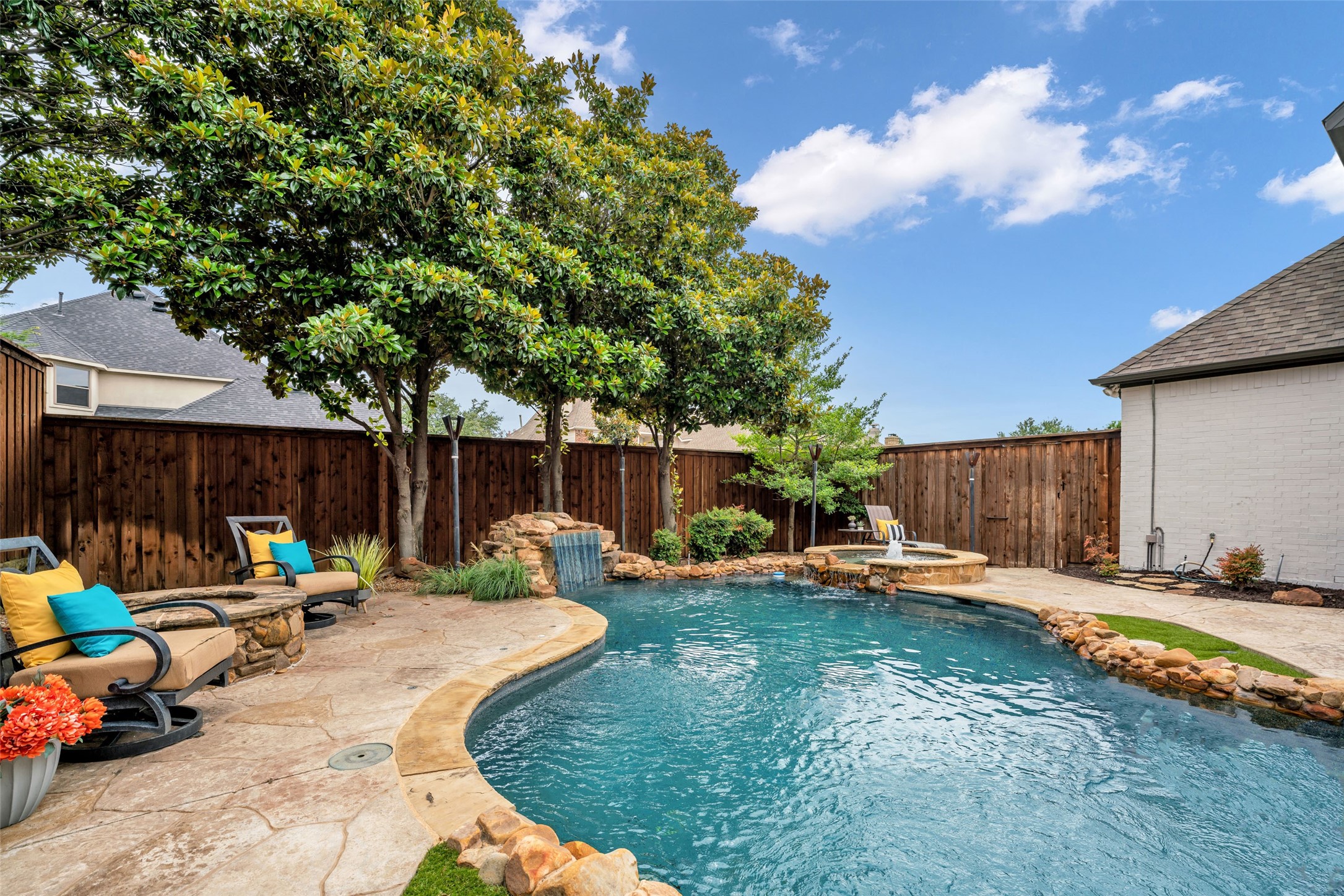 5085 Shoreline Drive