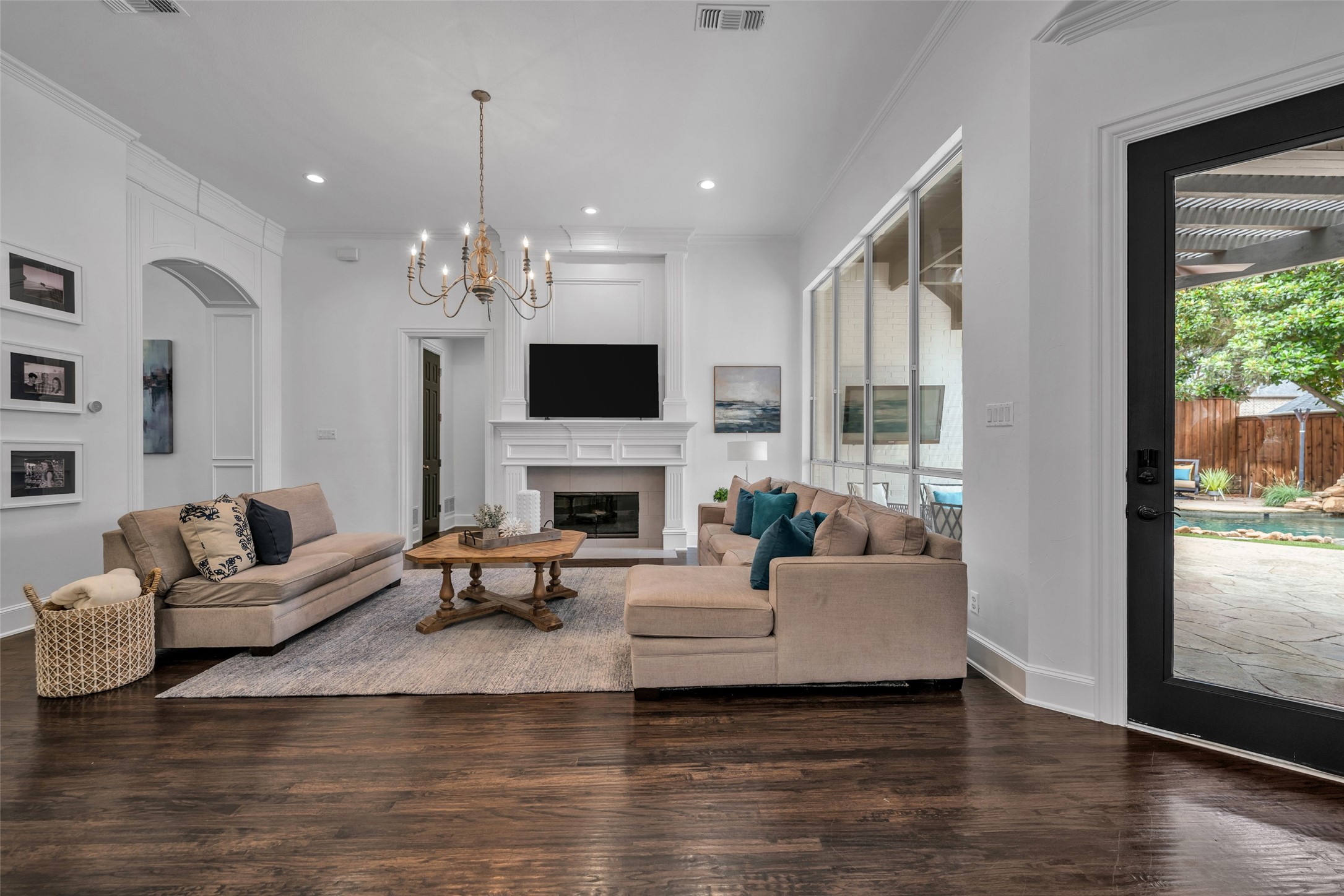 5085 Shoreline Drive