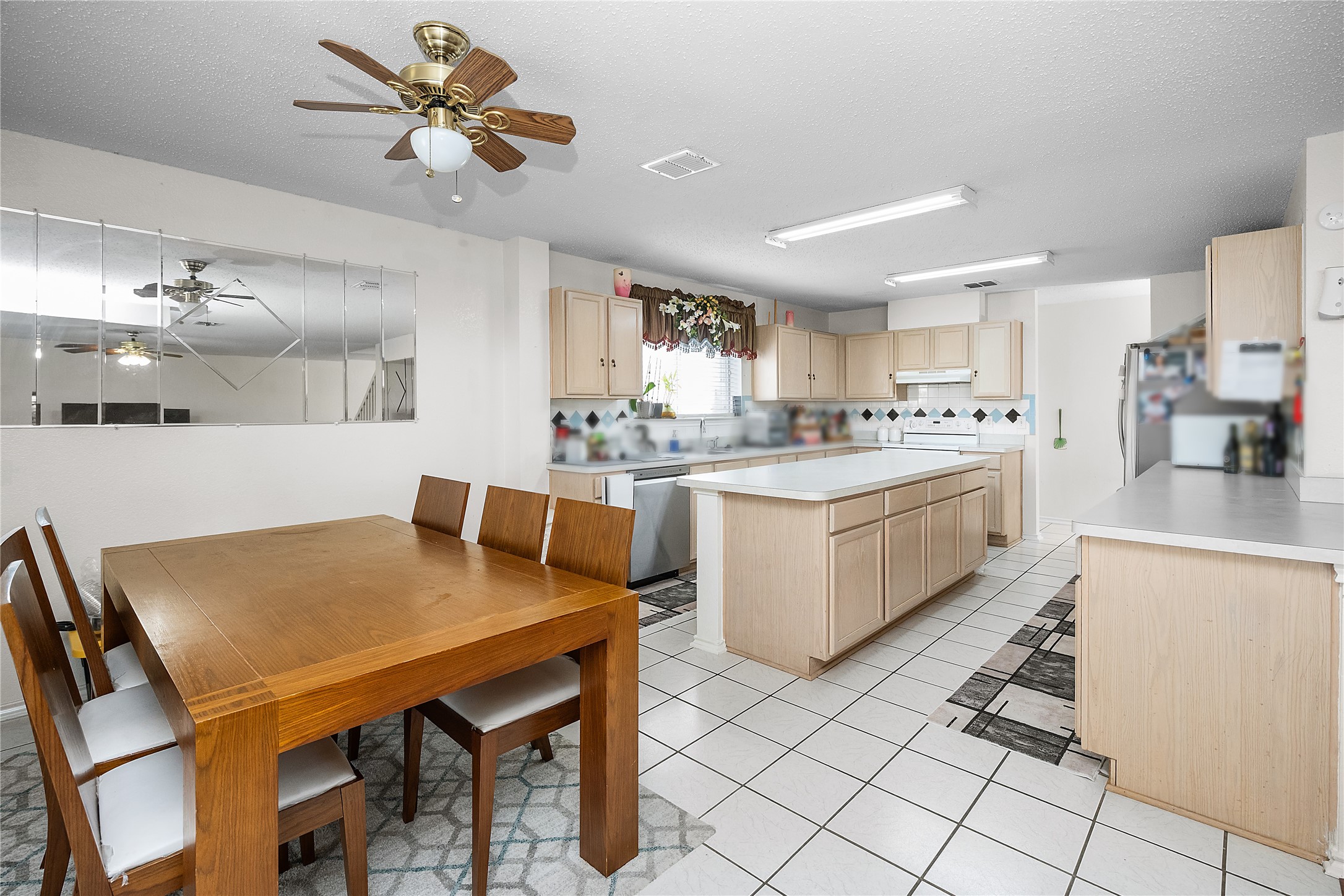 2303 Mainsail Lane