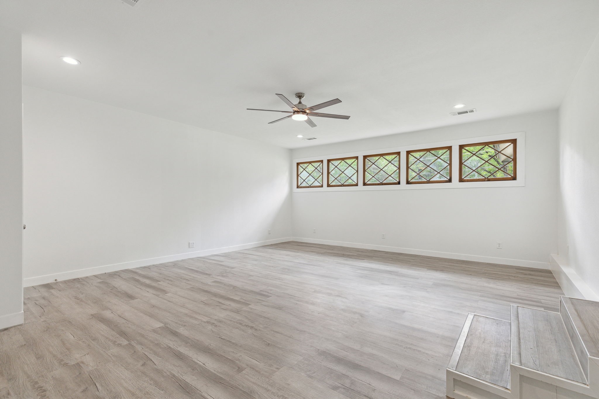 2203 Glenwood Lane