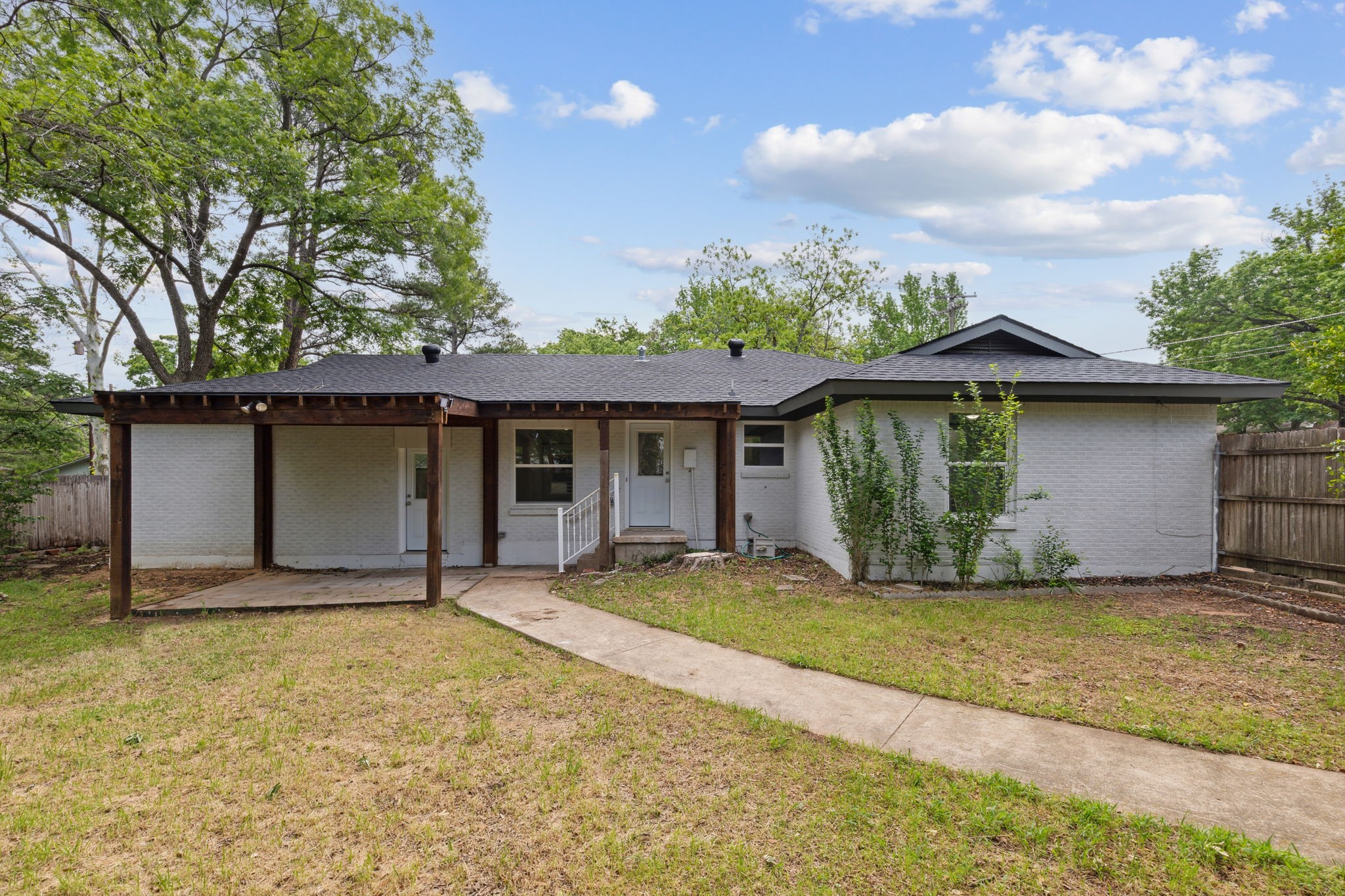 2203 Glenwood Lane