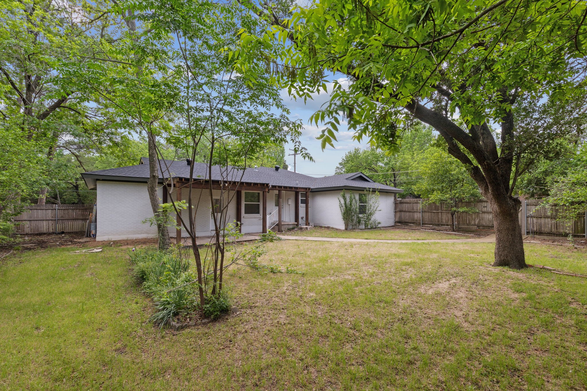 2203 Glenwood Lane