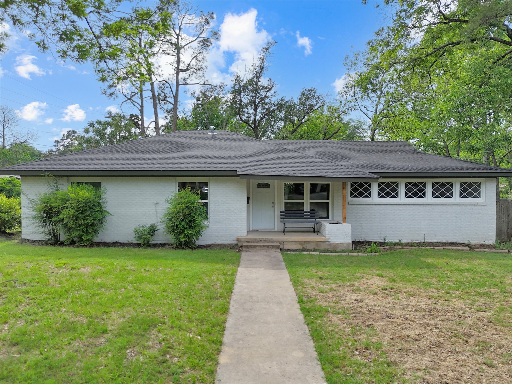 2203 Glenwood Lane