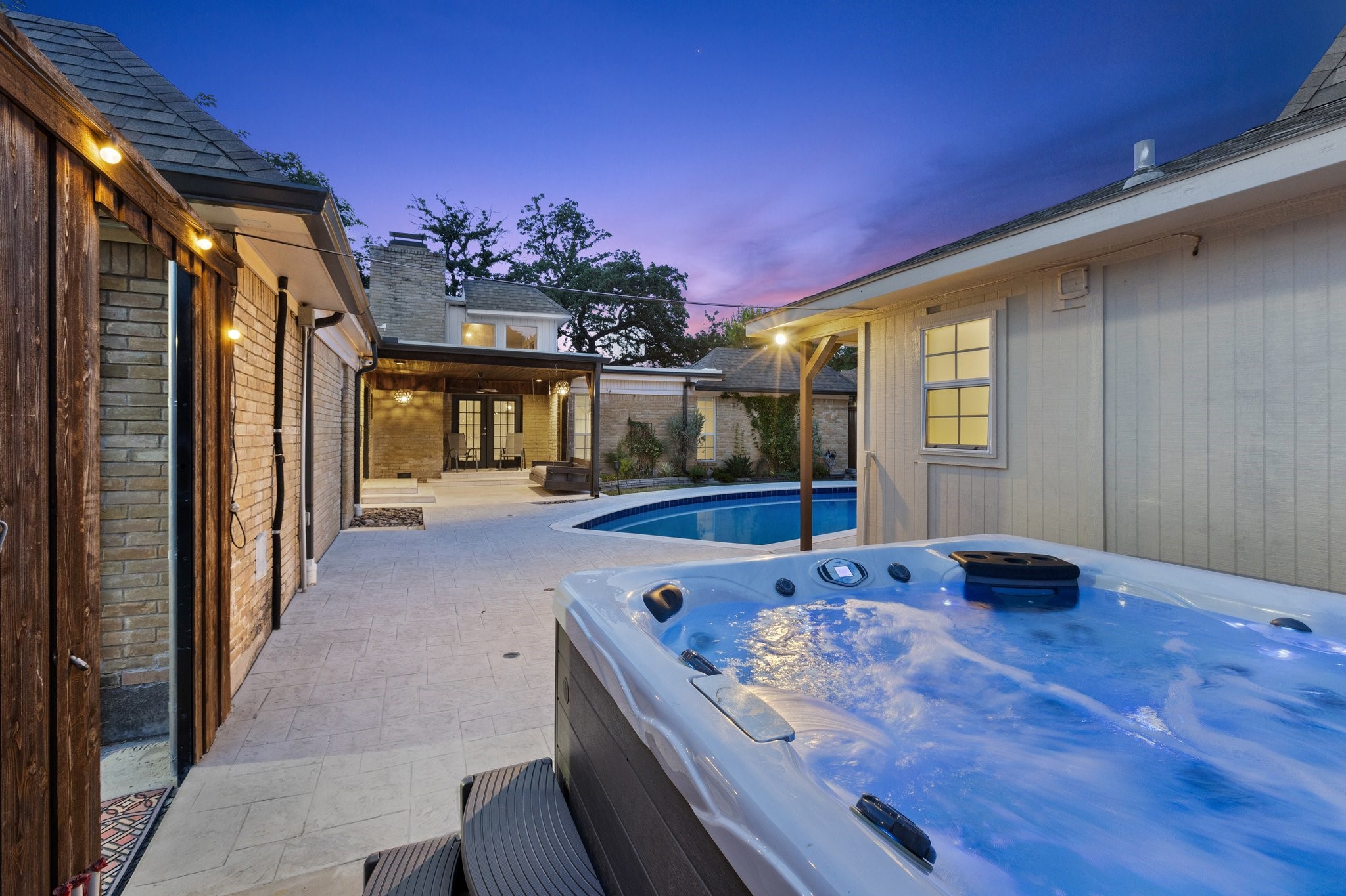 6108 Highgate Lane