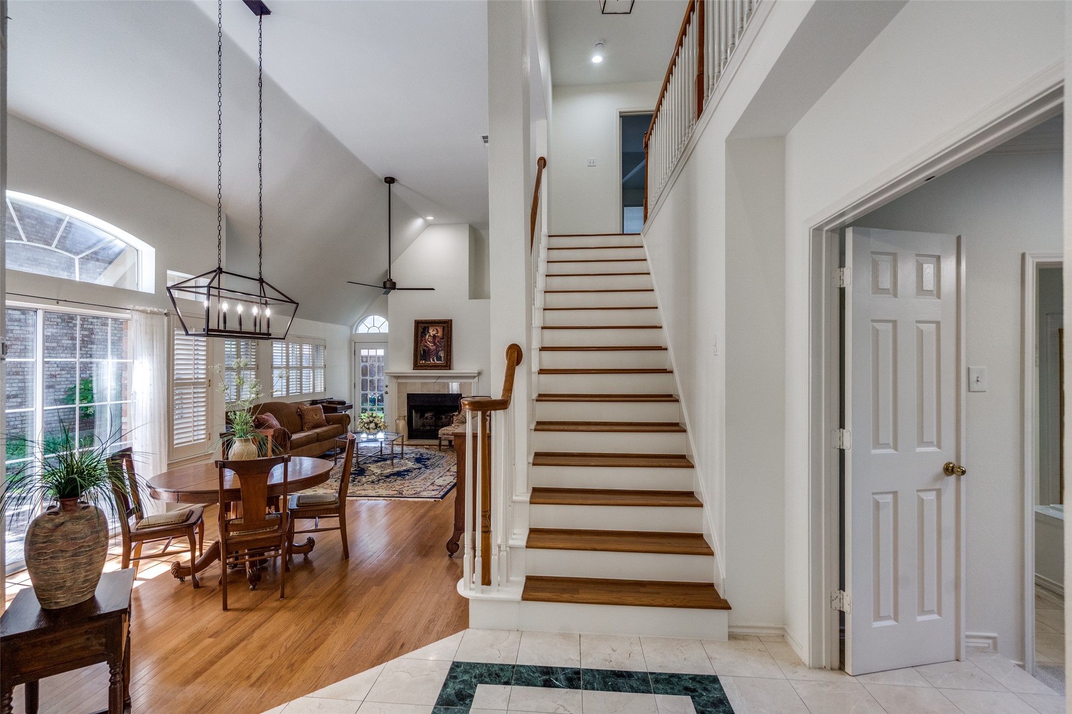 1908 Vantage Drive