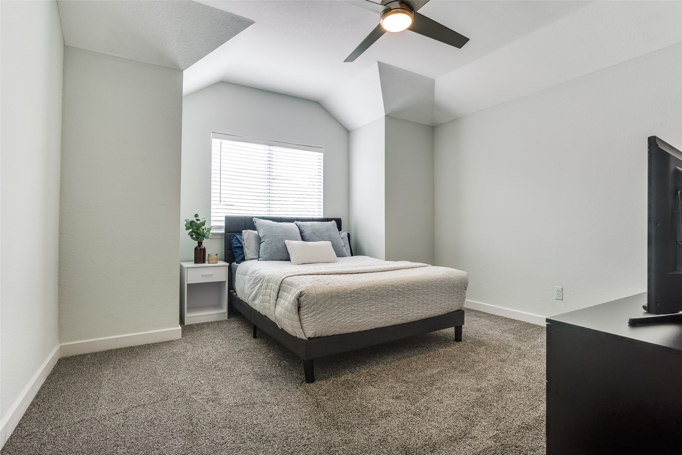 9816 Hedge Bell Drive
