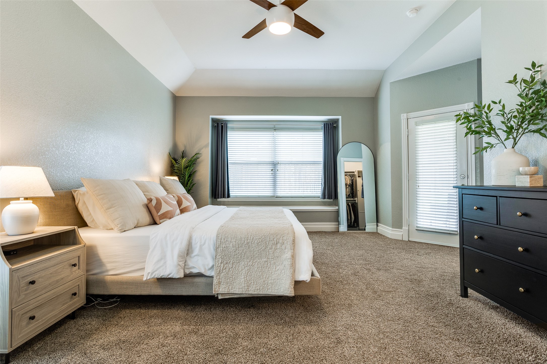 9816 Hedge Bell Drive