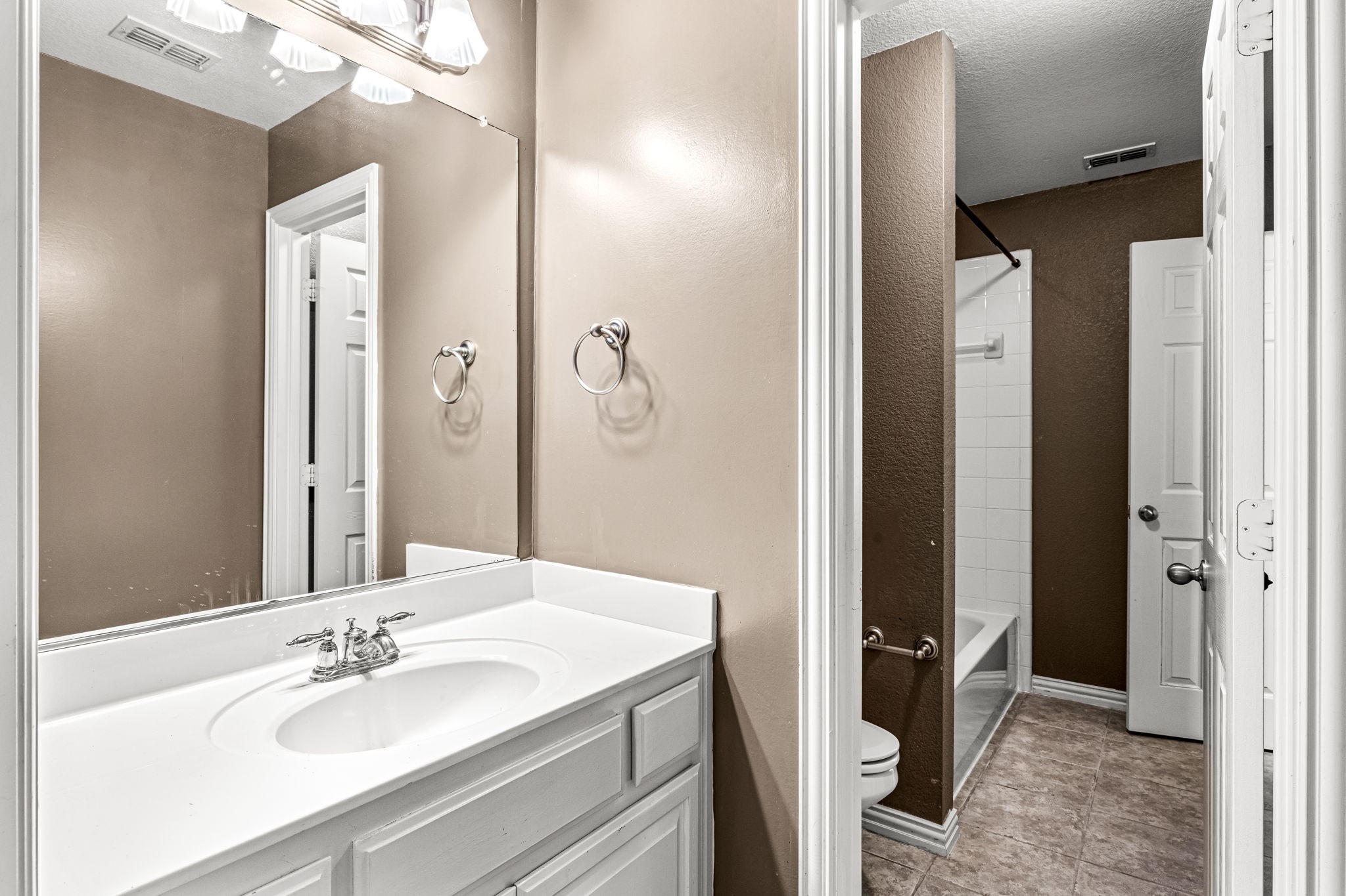 2727 Breezy Point Lane