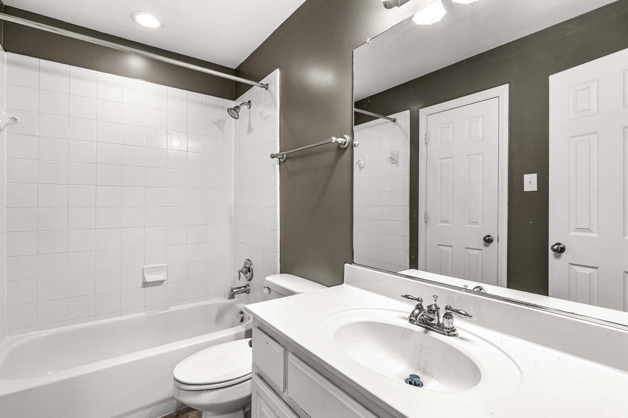 2727 Breezy Point Lane