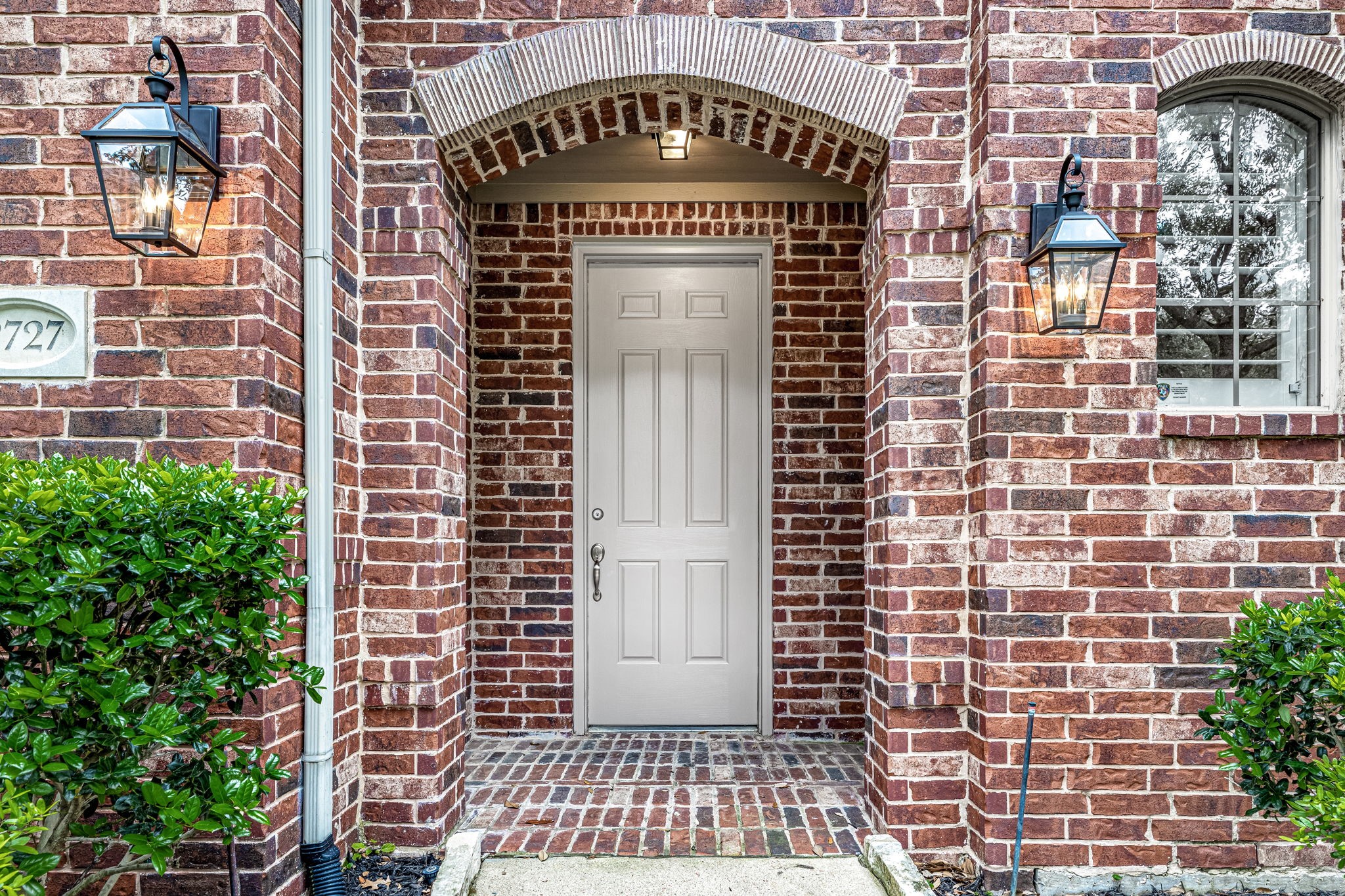 2727 Breezy Point Lane