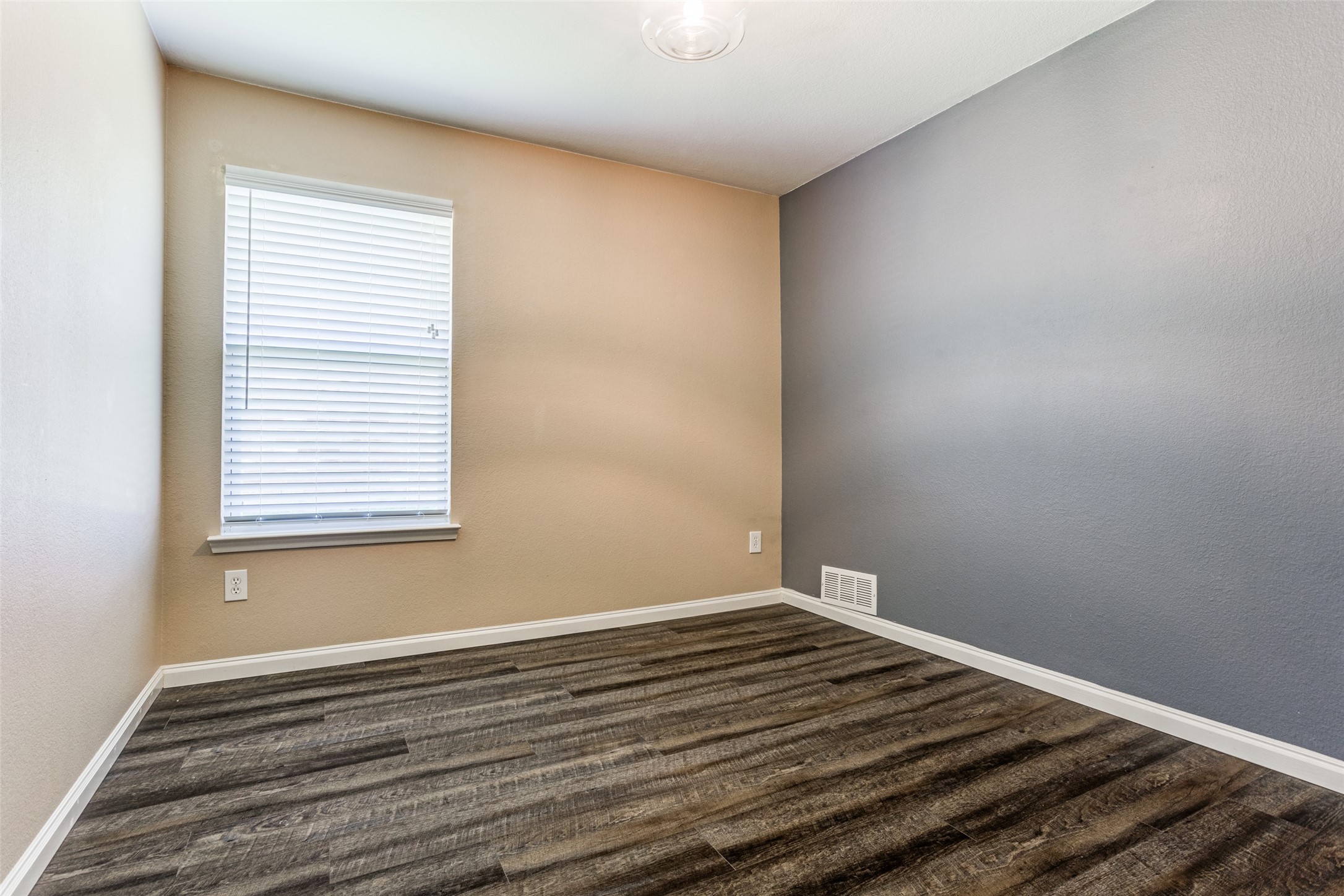2405 Emerald Lane