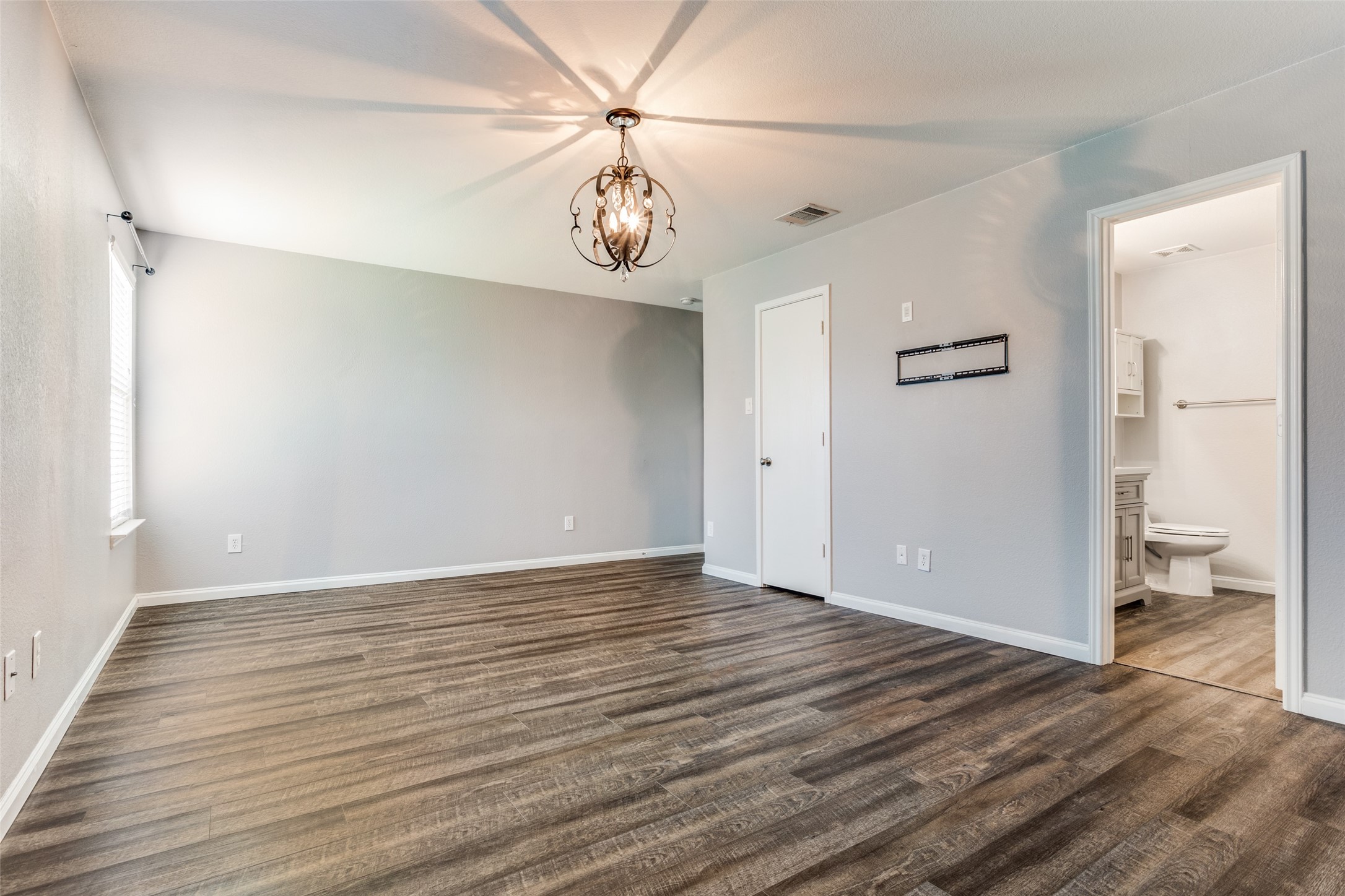 2405 Emerald Lane