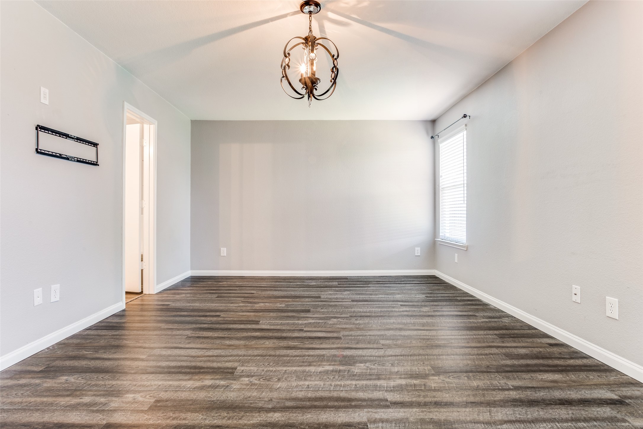 2405 Emerald Lane