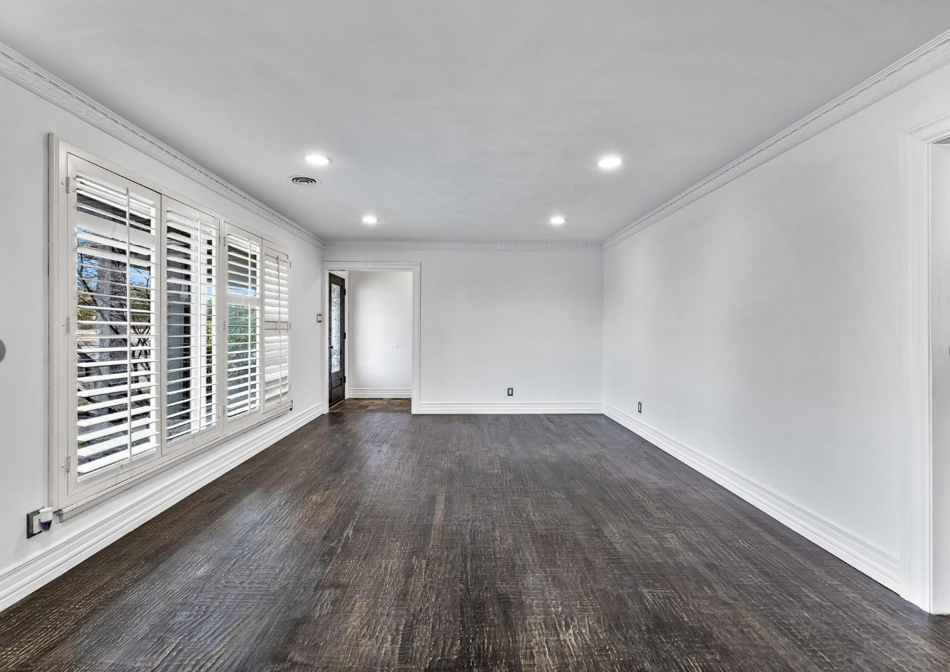 5610 Forest Lane