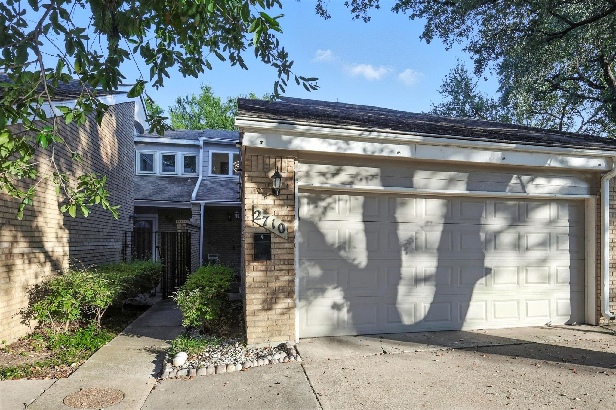 2710 Meadowstone Court