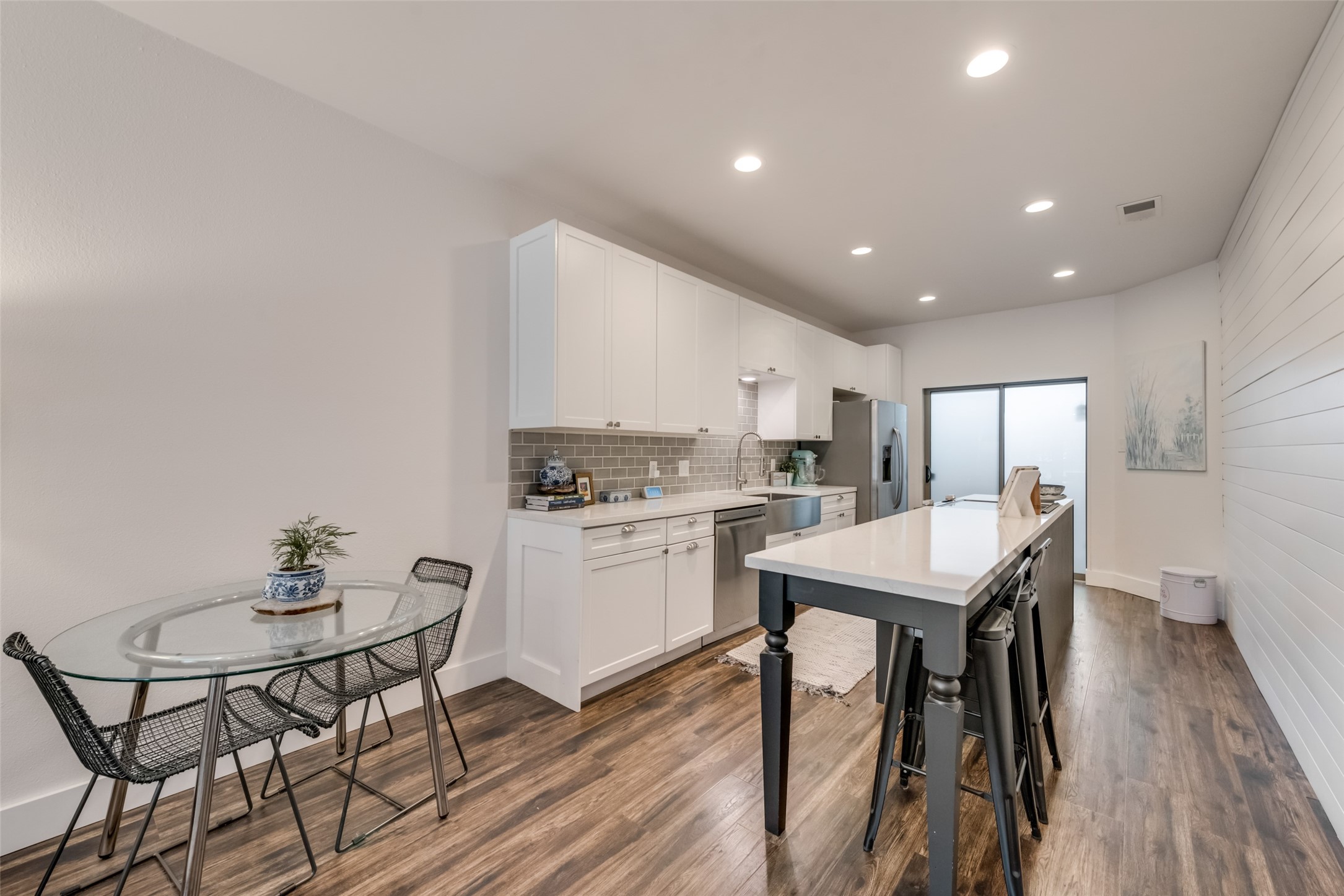 5740 Martel Avenue A05