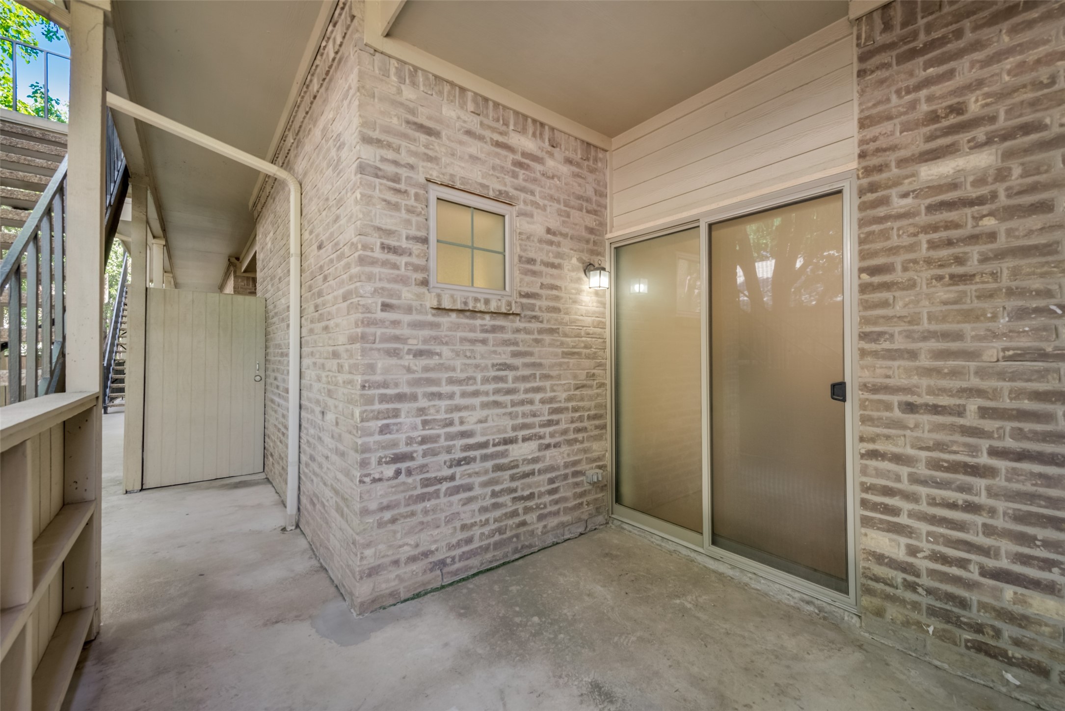 5740 Martel Avenue A05